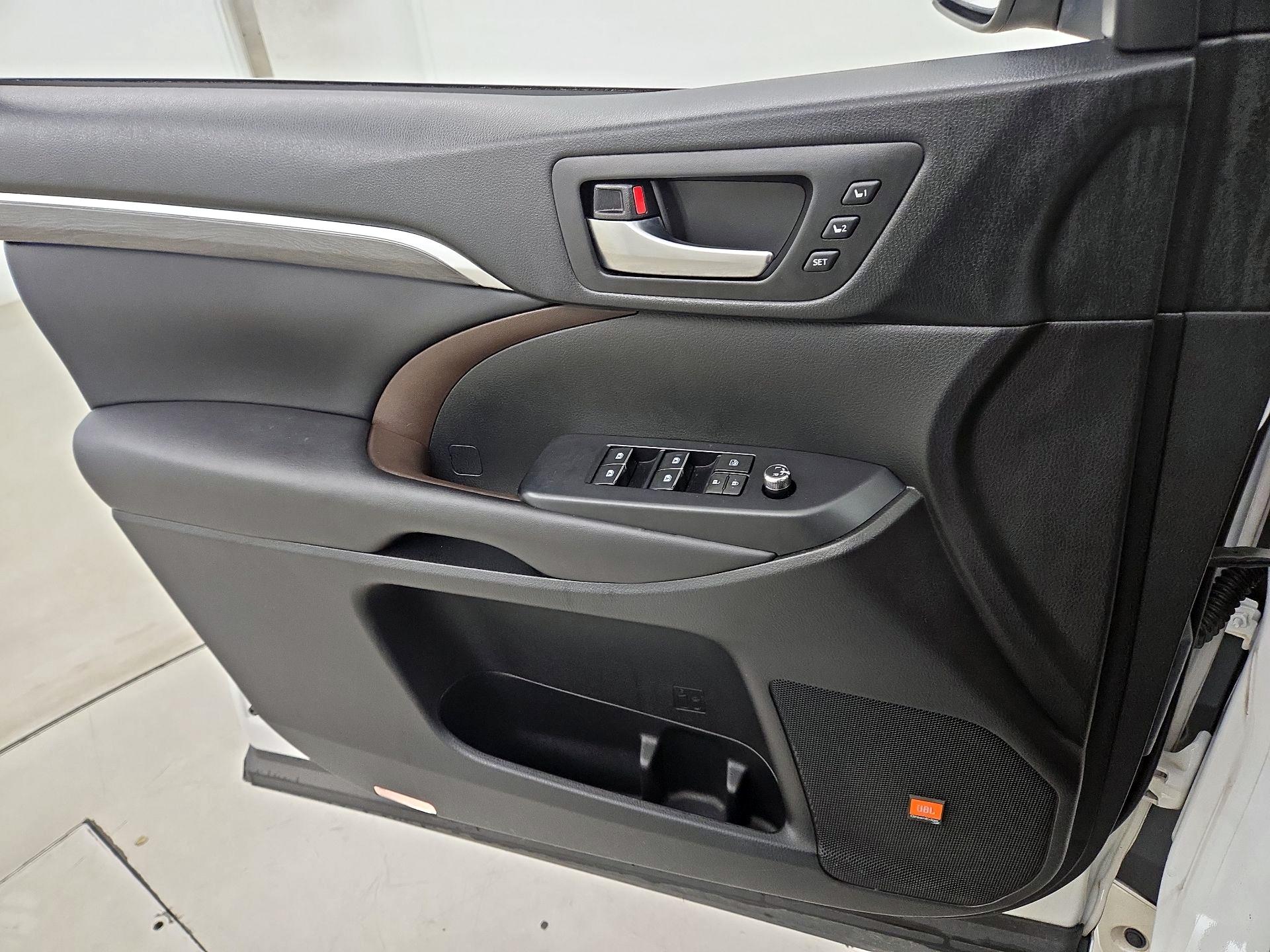 Thumbnail: 2019 Toyota Highlander - 12
