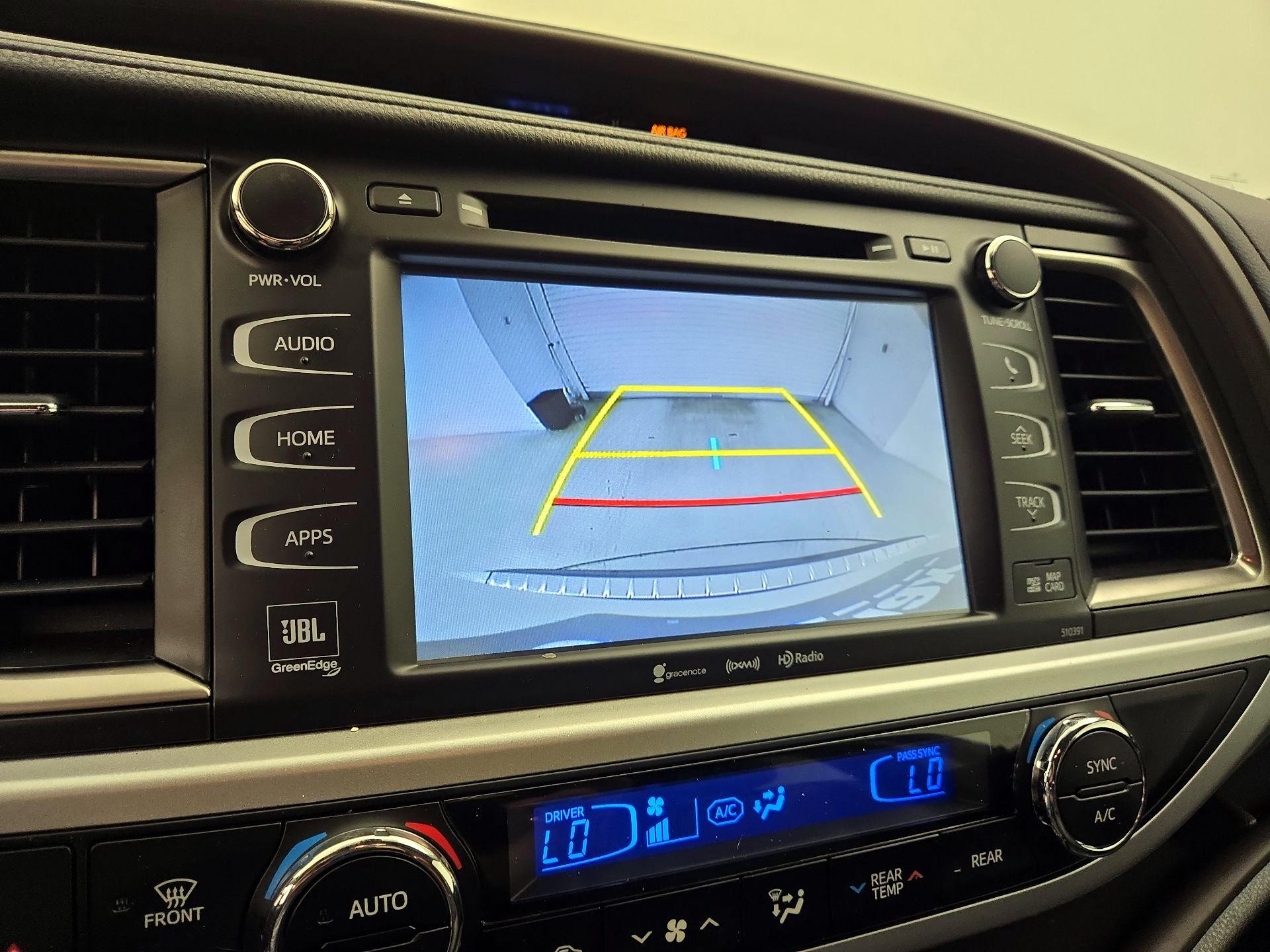 Thumbnail: 2019 Toyota Highlander - 14