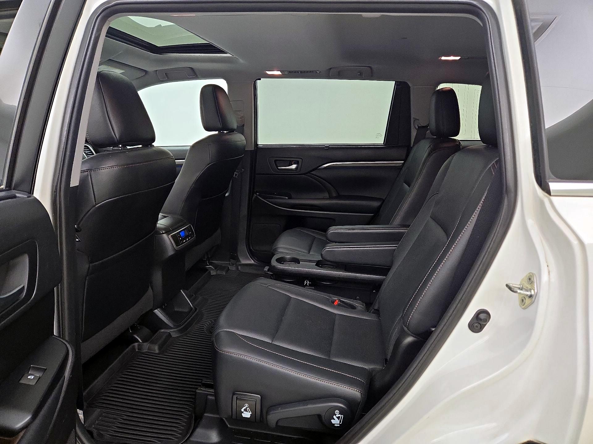 Thumbnail: 2019 Toyota Highlander - 20