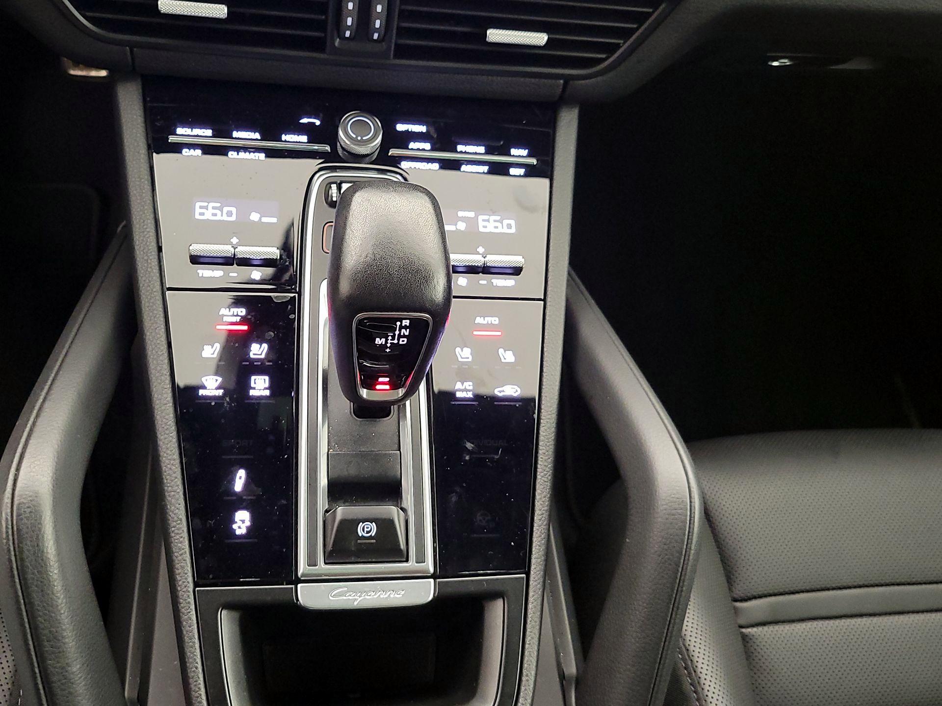Thumbnail: 2021 Porsche Cayenne - 17
