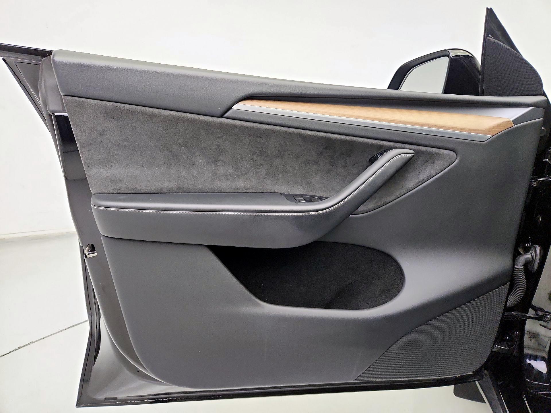 Thumbnail: 2023 Tesla Model Y - 12