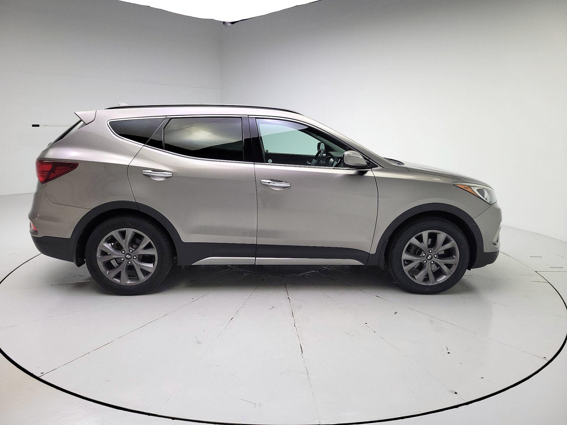 Thumbnail: 2017 Hyundai Santa Fe - 4