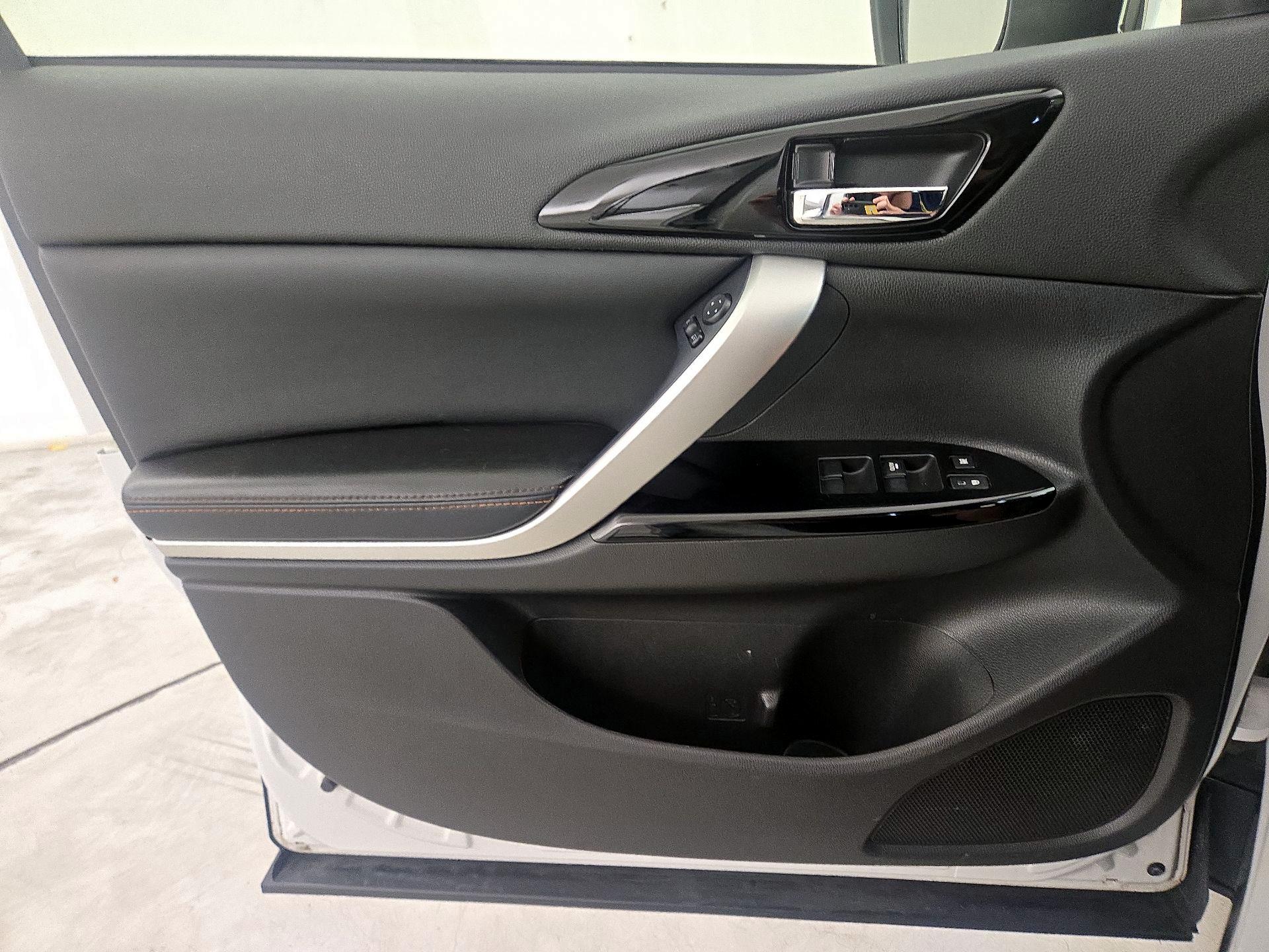 Thumbnail: 2018 Mitsubishi Eclipse Cross - 12