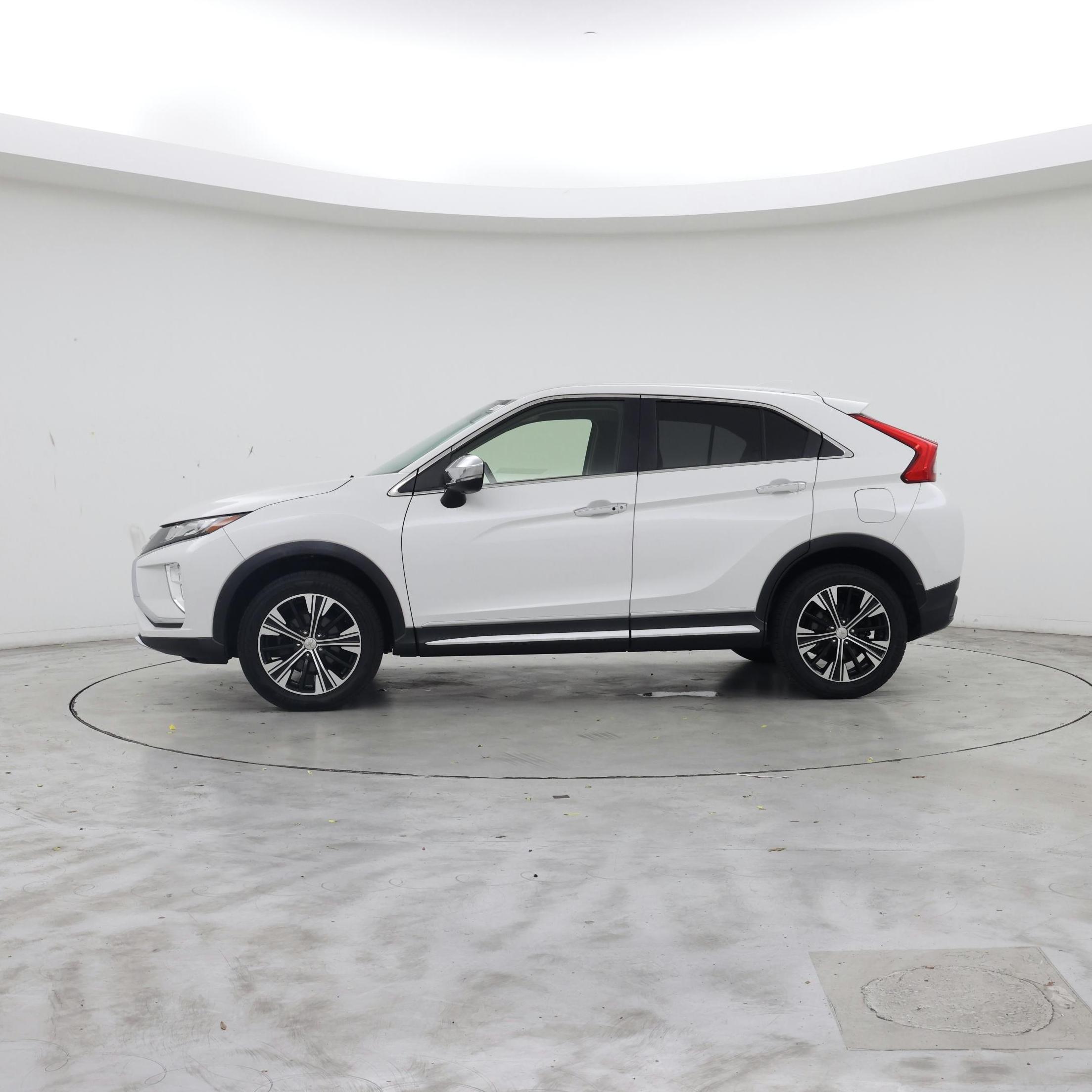 Thumbnail: 2018 Mitsubishi Eclipse Cross - 3