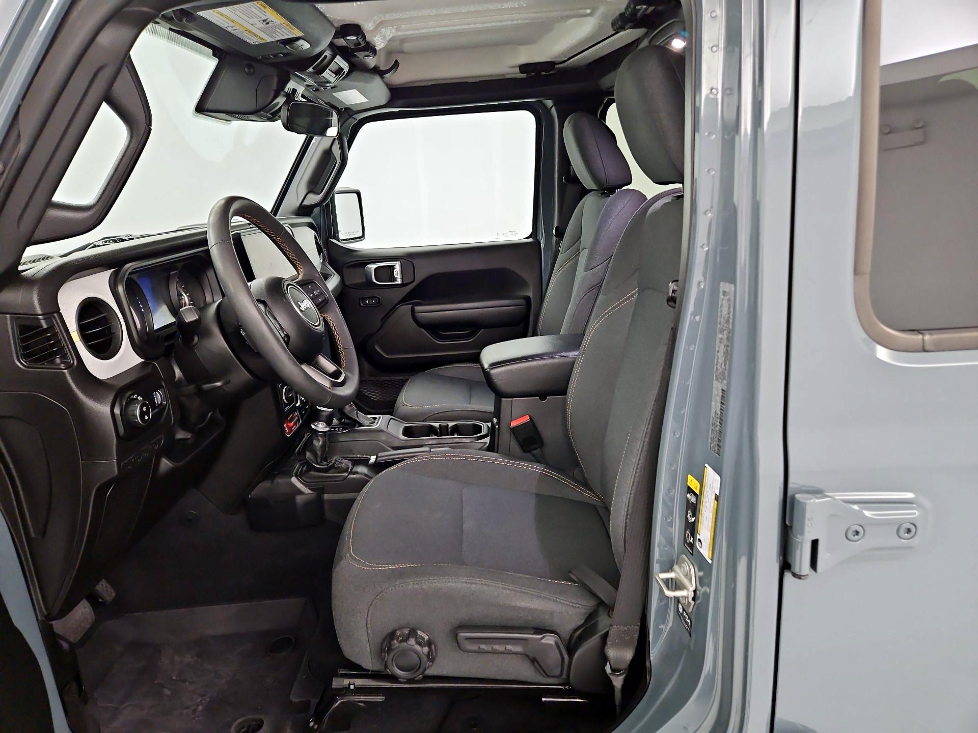 Thumbnail: 2024 Jeep Gladiator - 9