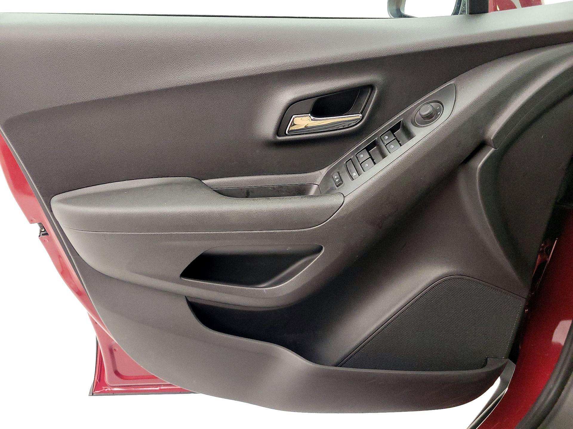 Thumbnail: 2020 Chevrolet Trax - 12