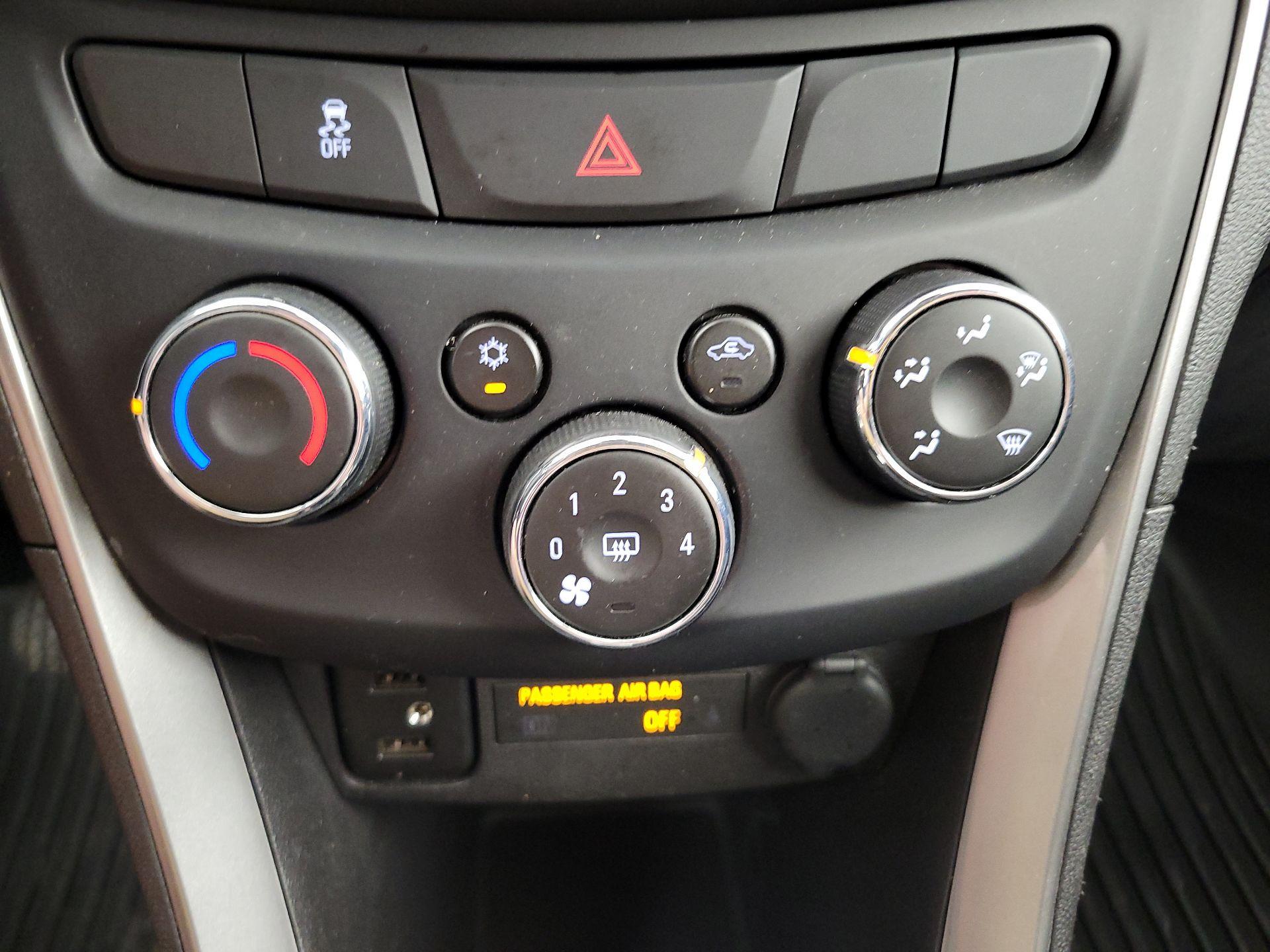 Thumbnail: 2020 Chevrolet Trax - 16