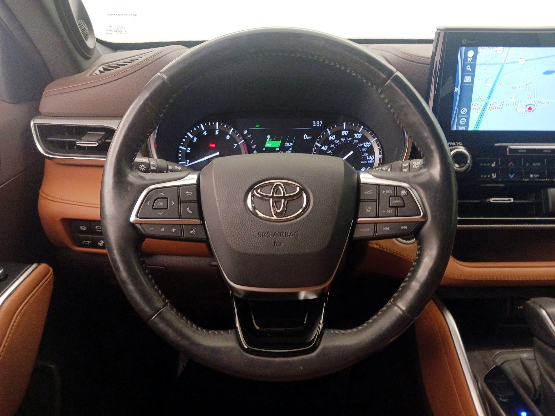 Thumbnail: 2020 Toyota Highlander - 10