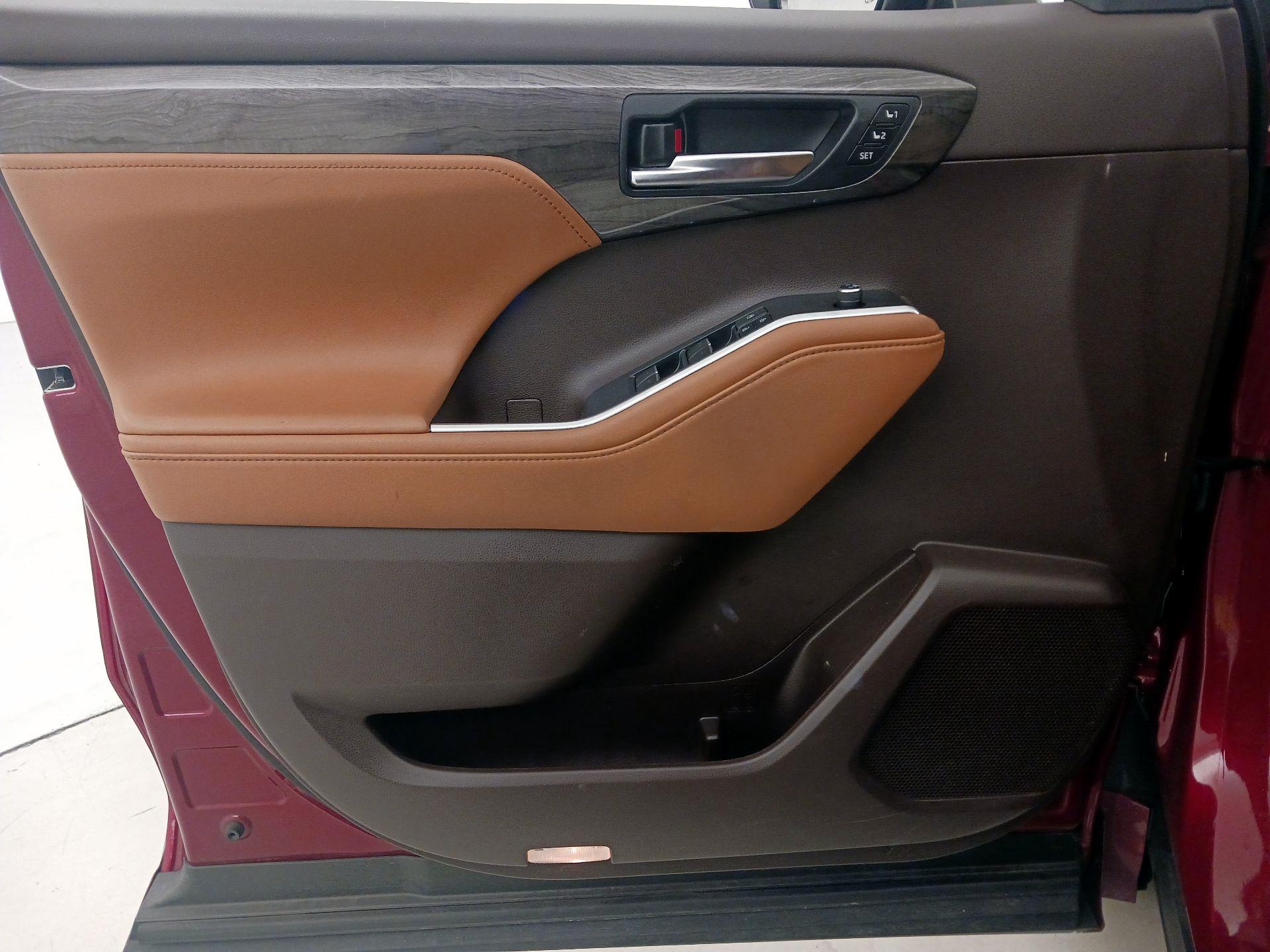 Thumbnail: 2020 Toyota Highlander - 12
