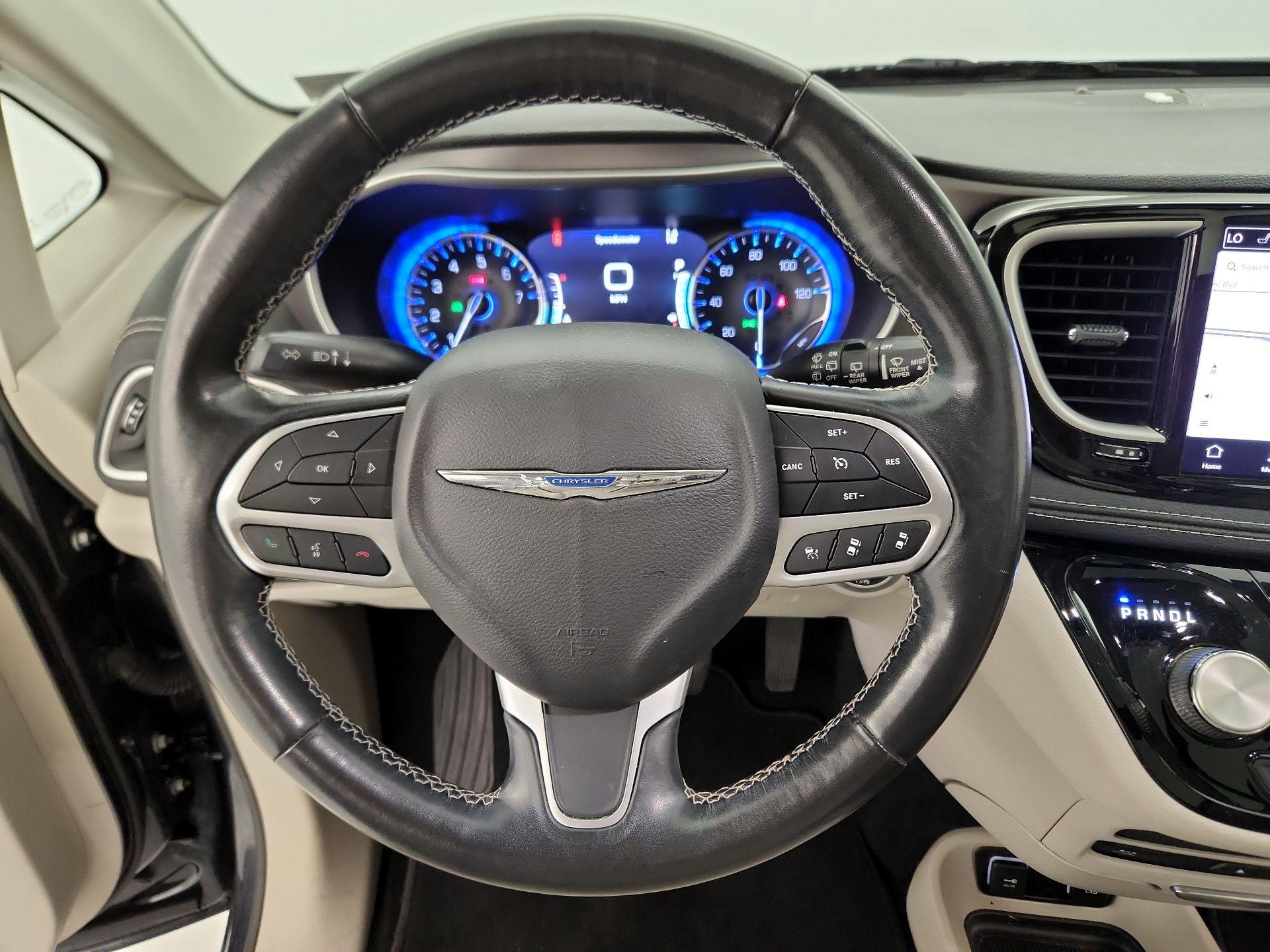 Thumbnail: 2021 Chrysler Pacifica - 10