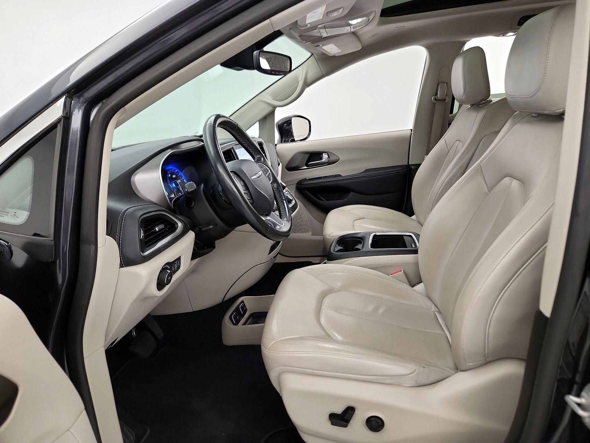 Thumbnail: 2021 Chrysler Pacifica - 11