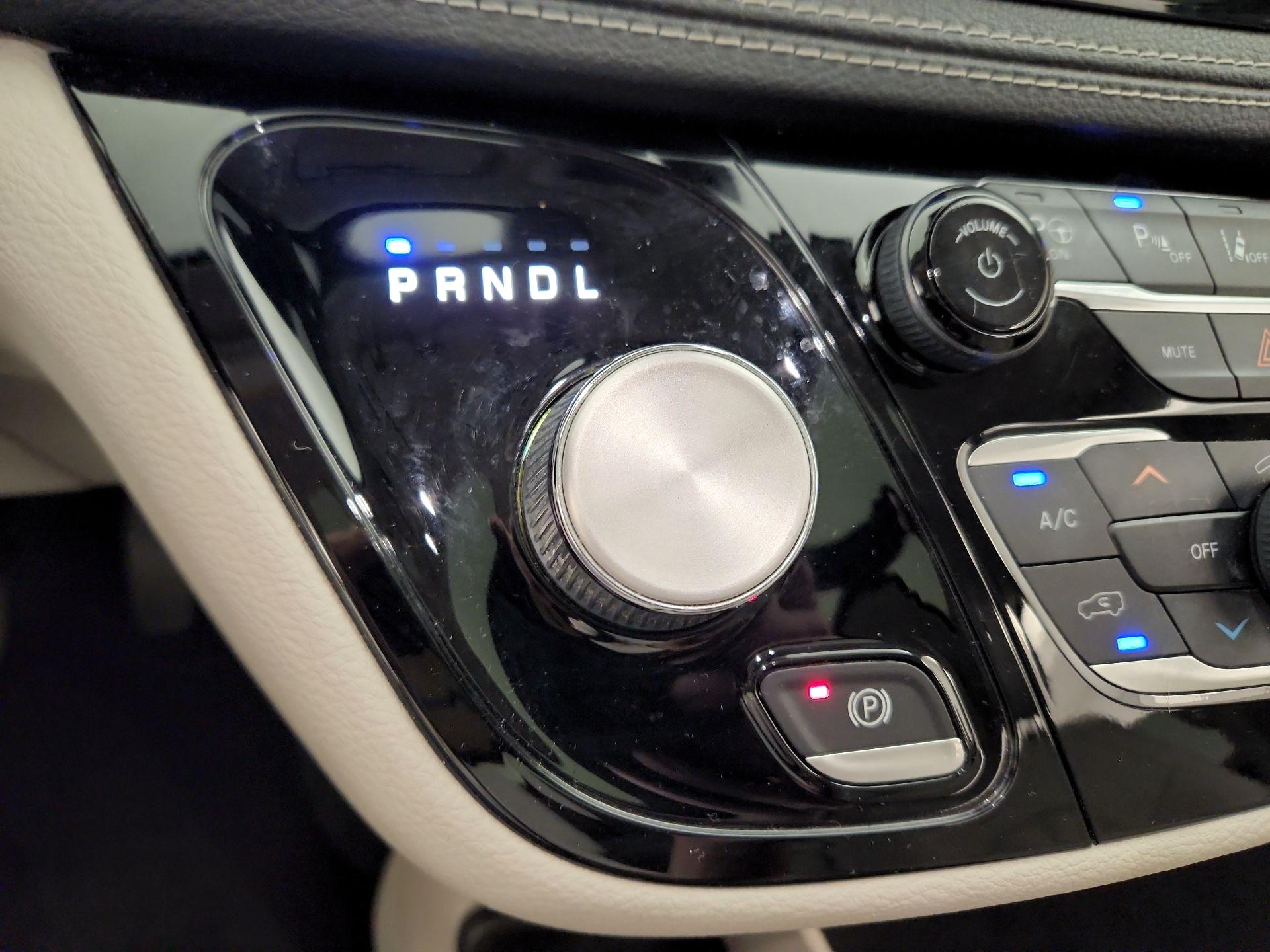 Thumbnail: 2021 Chrysler Pacifica - 18