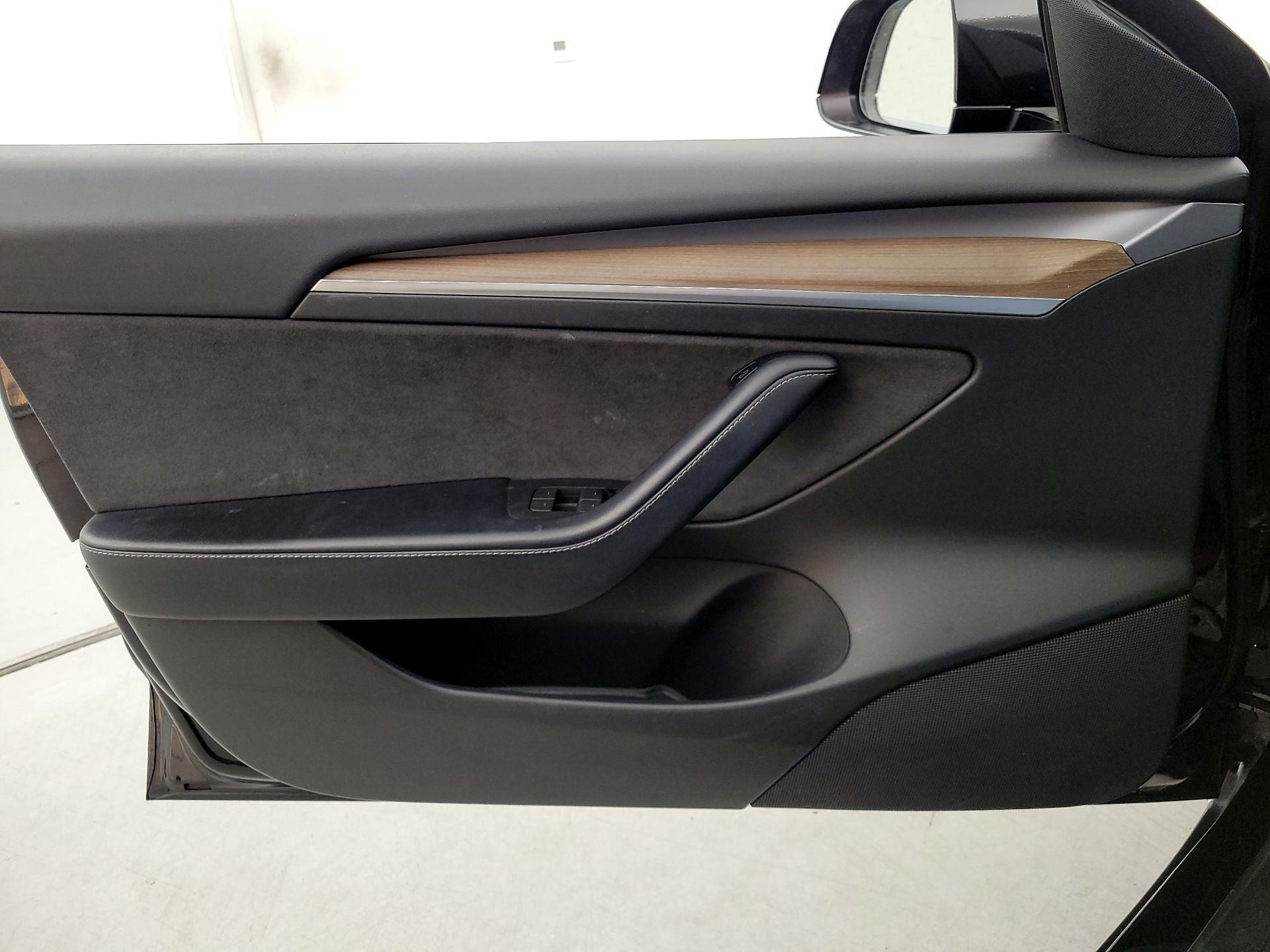 Thumbnail: 2022 Tesla Model 3 - 12