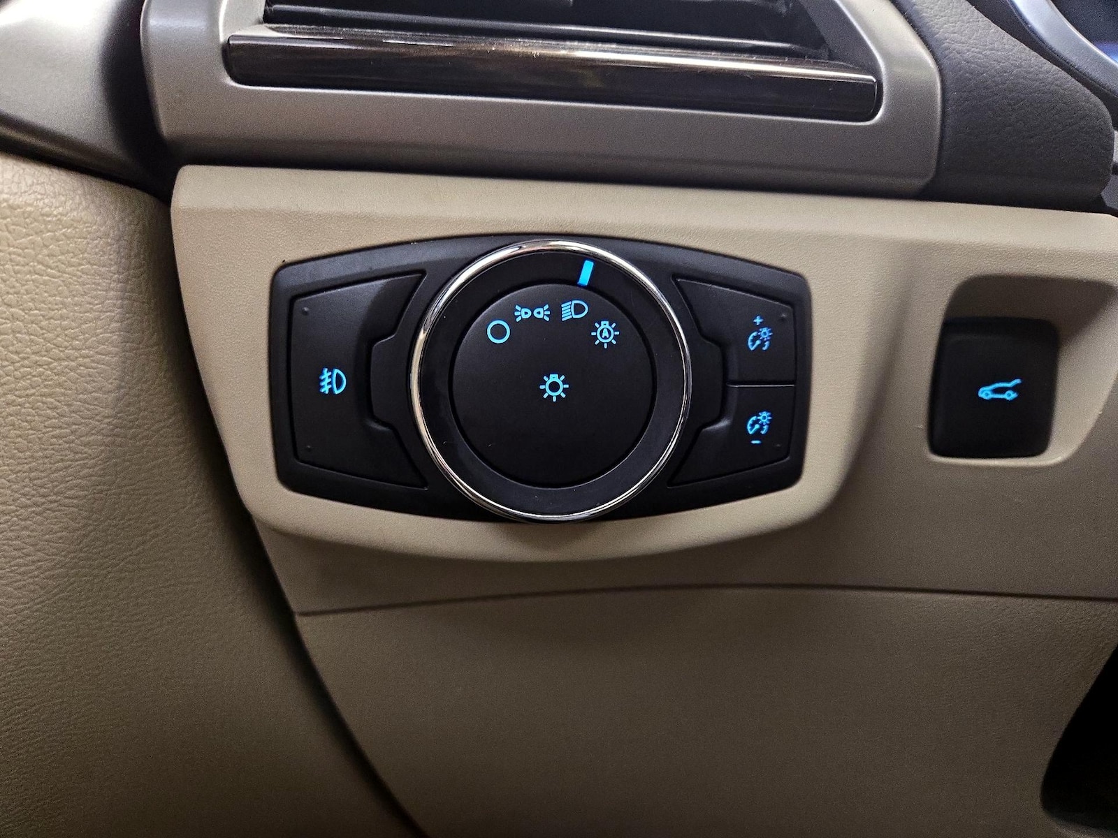 2015 Ford Fusion Hybrid SE - Photo 14
