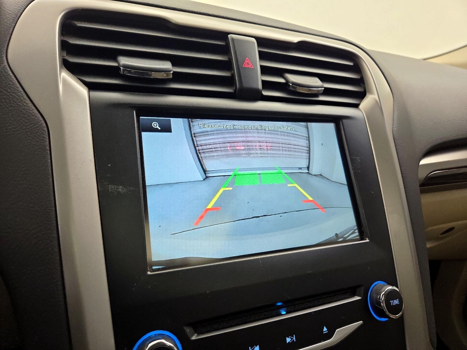 2015 Ford Fusion Hybrid SE - Photo 16