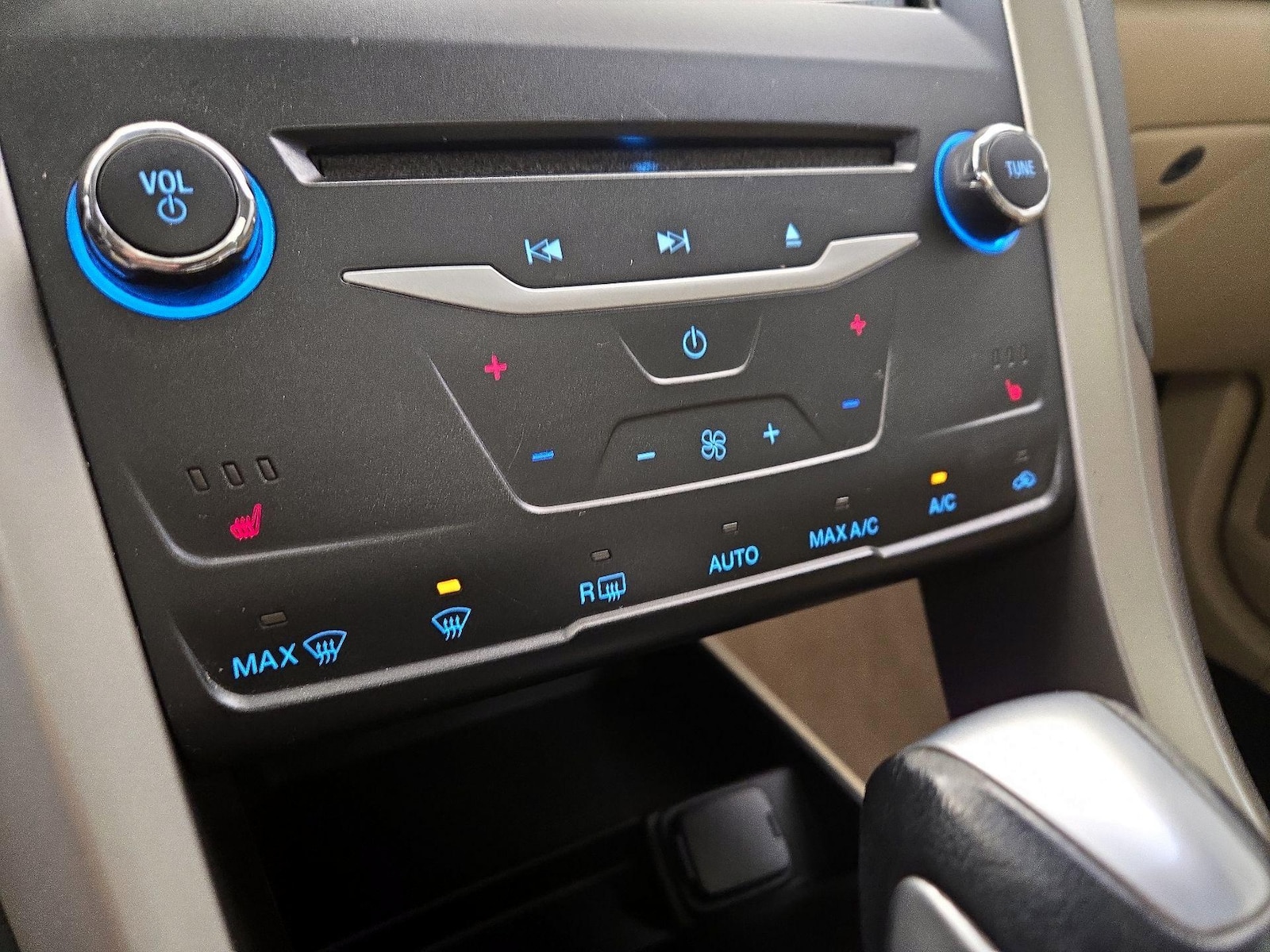 2015 Ford Fusion Hybrid SE - Photo 18