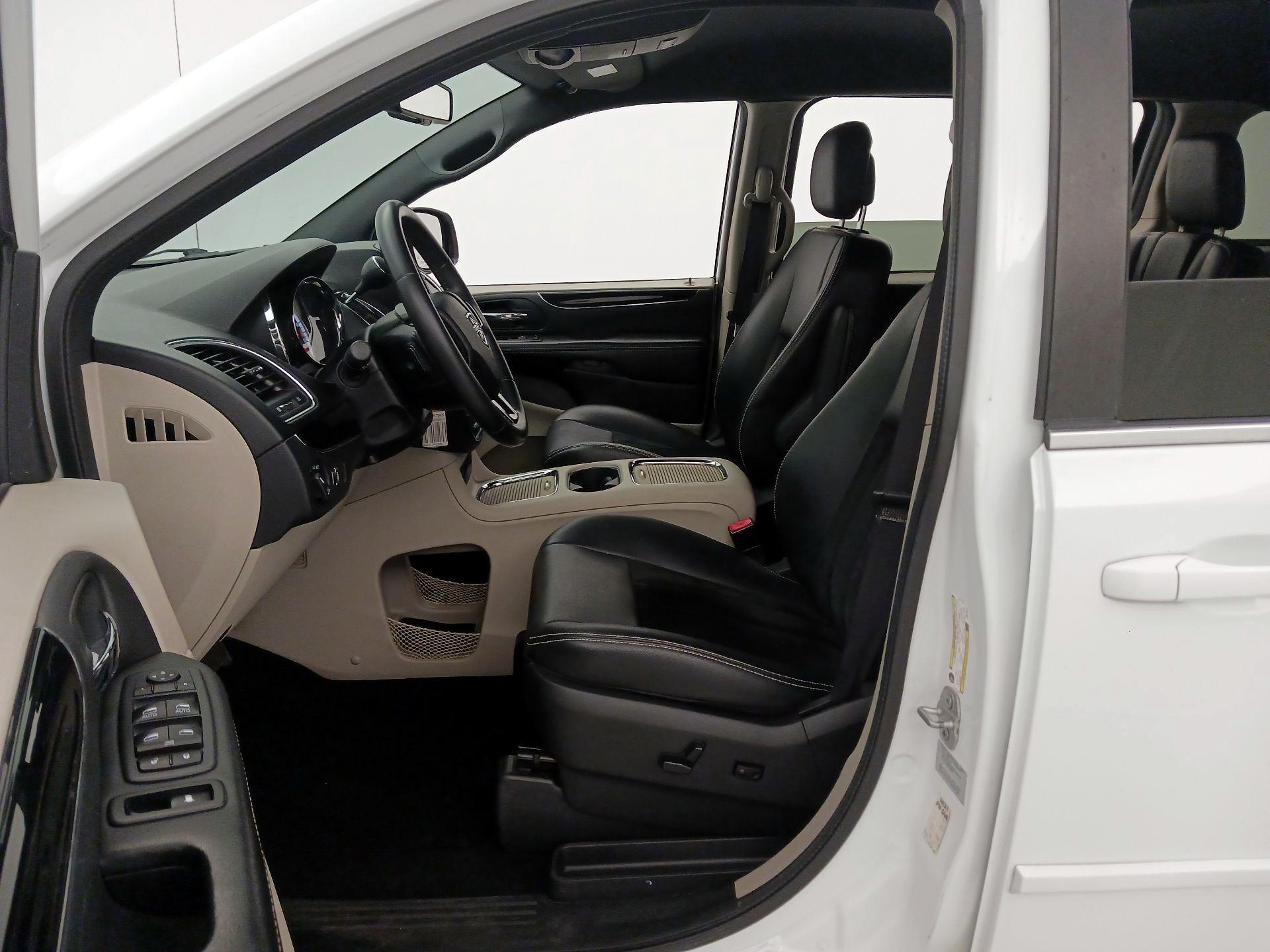 Thumbnail: 2017 Dodge Grand Caravan - 11