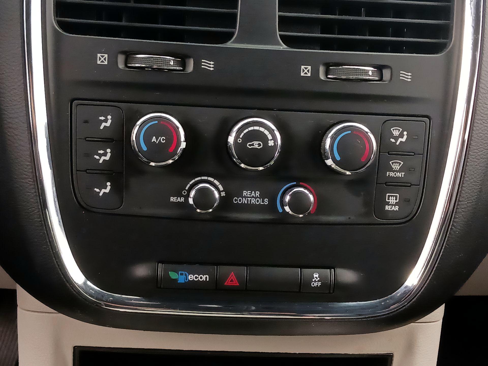 Thumbnail: 2017 Dodge Grand Caravan - 16