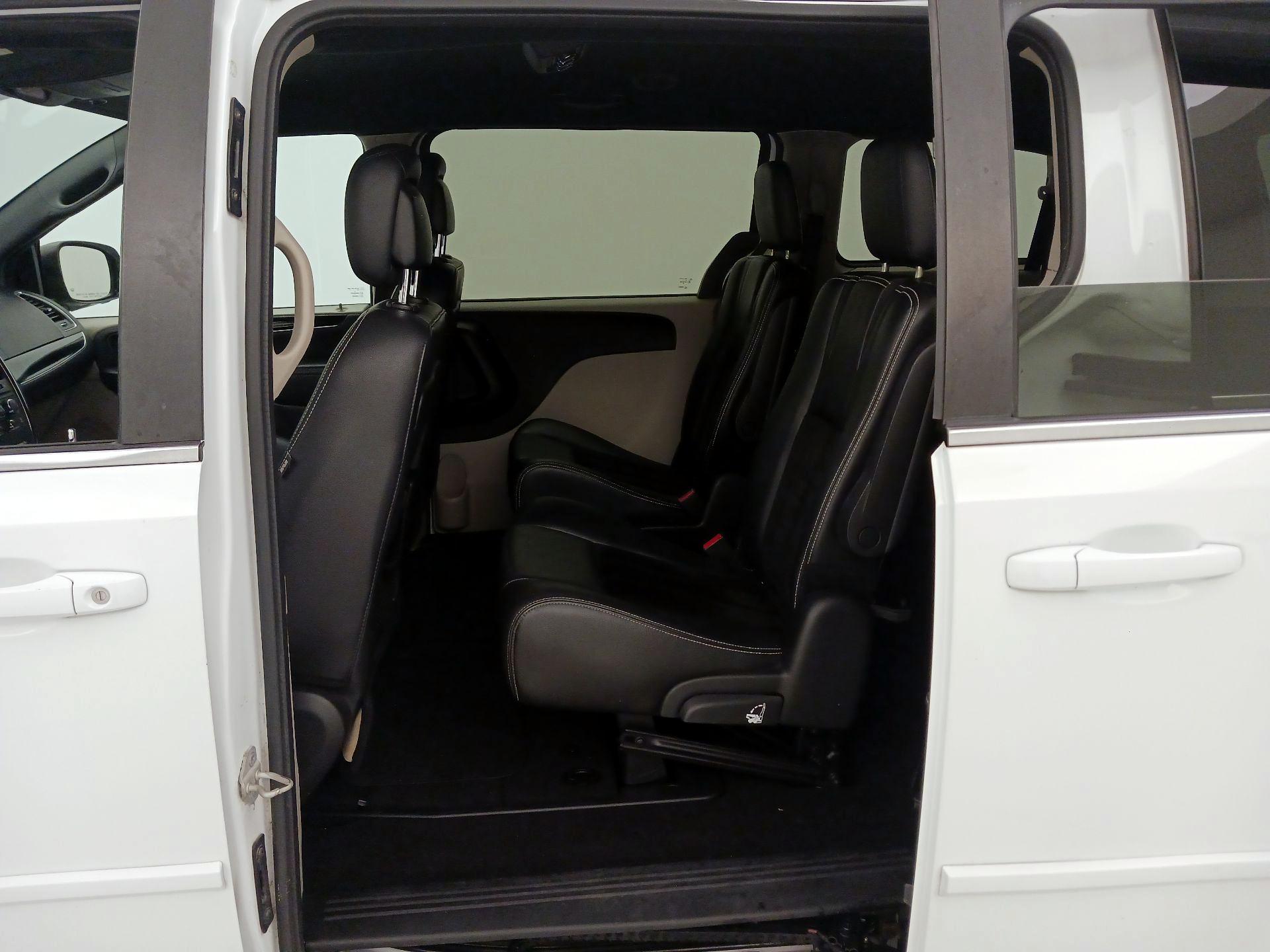 Thumbnail: 2017 Dodge Grand Caravan - 19