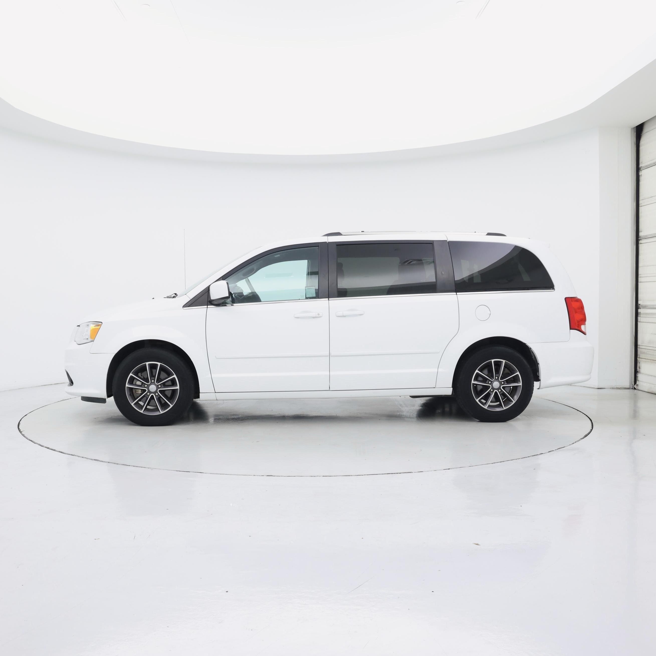 Thumbnail: 2017 Dodge Grand Caravan - 3