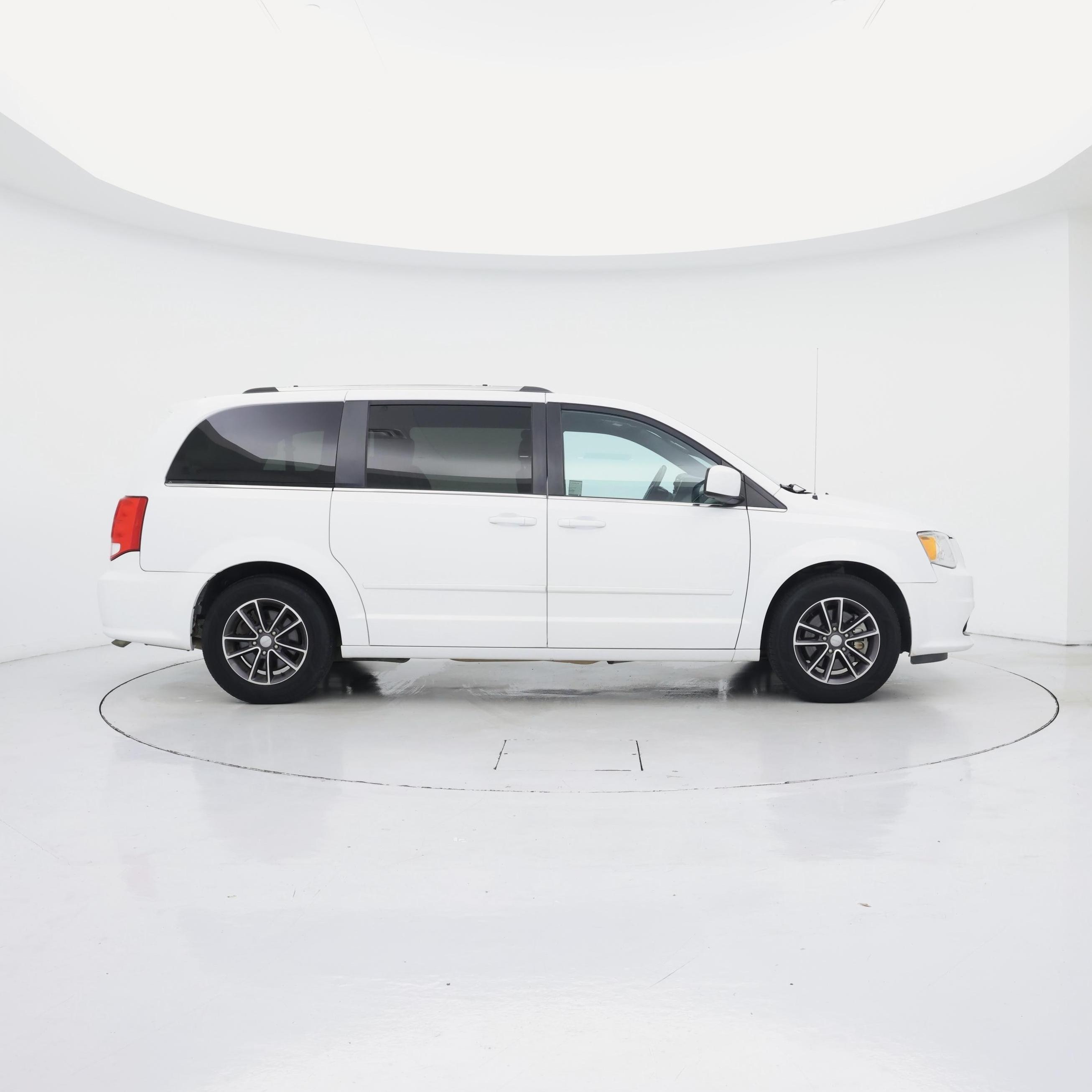 Thumbnail: 2017 Dodge Grand Caravan - 7