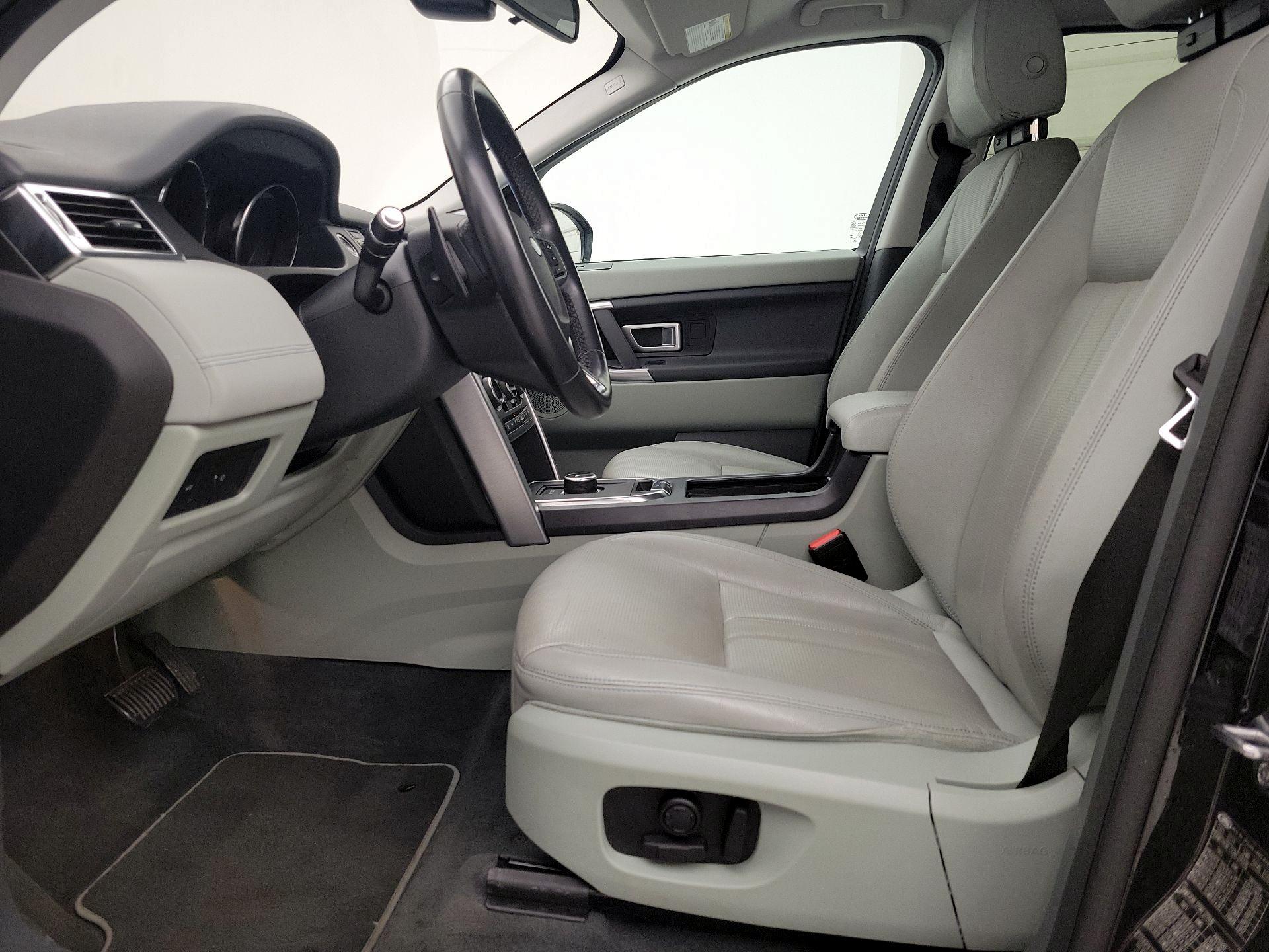 Thumbnail: 2019 Land Rover Discovery Sport - 11
