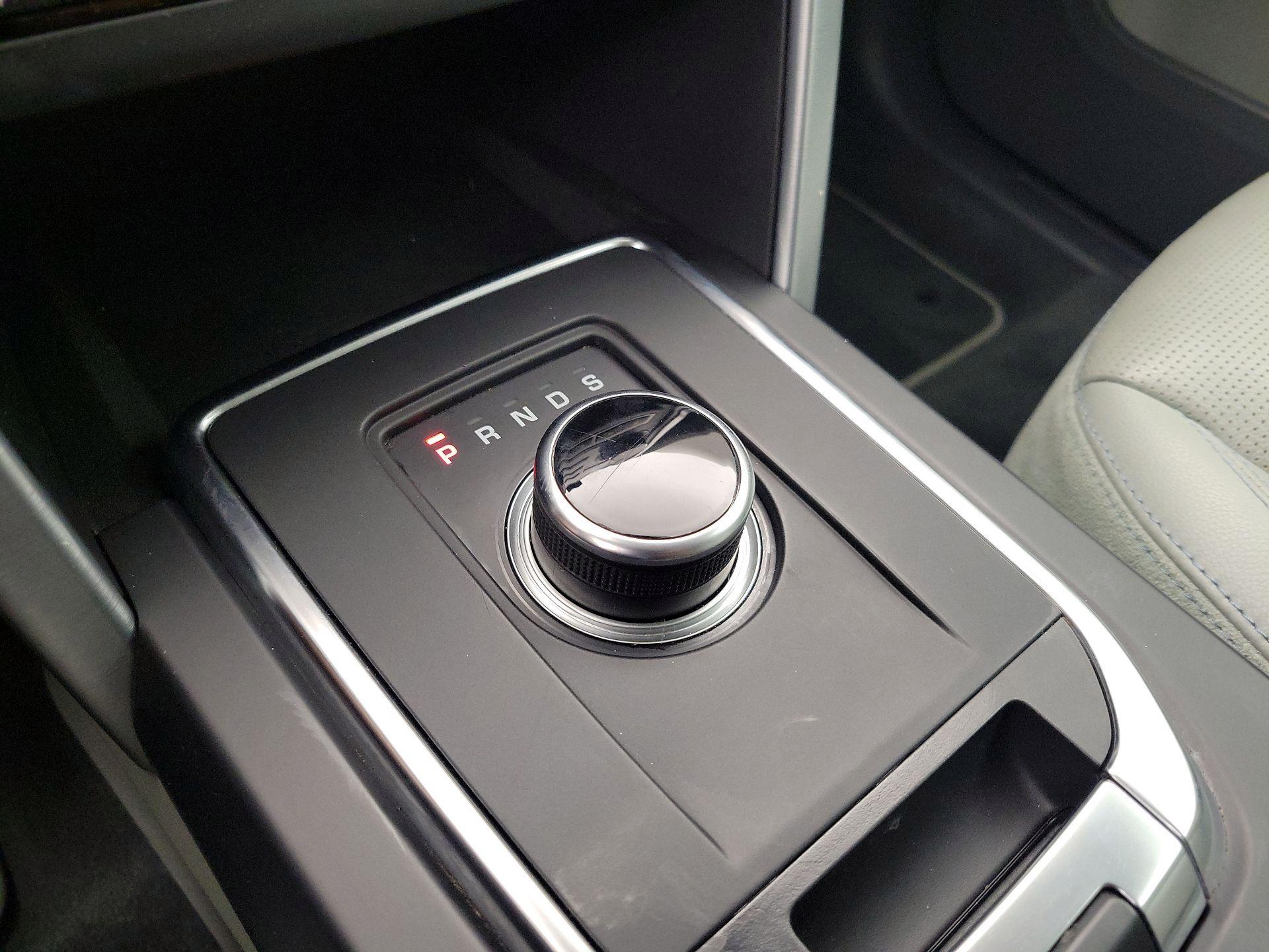 Thumbnail: 2019 Land Rover Discovery Sport - 18