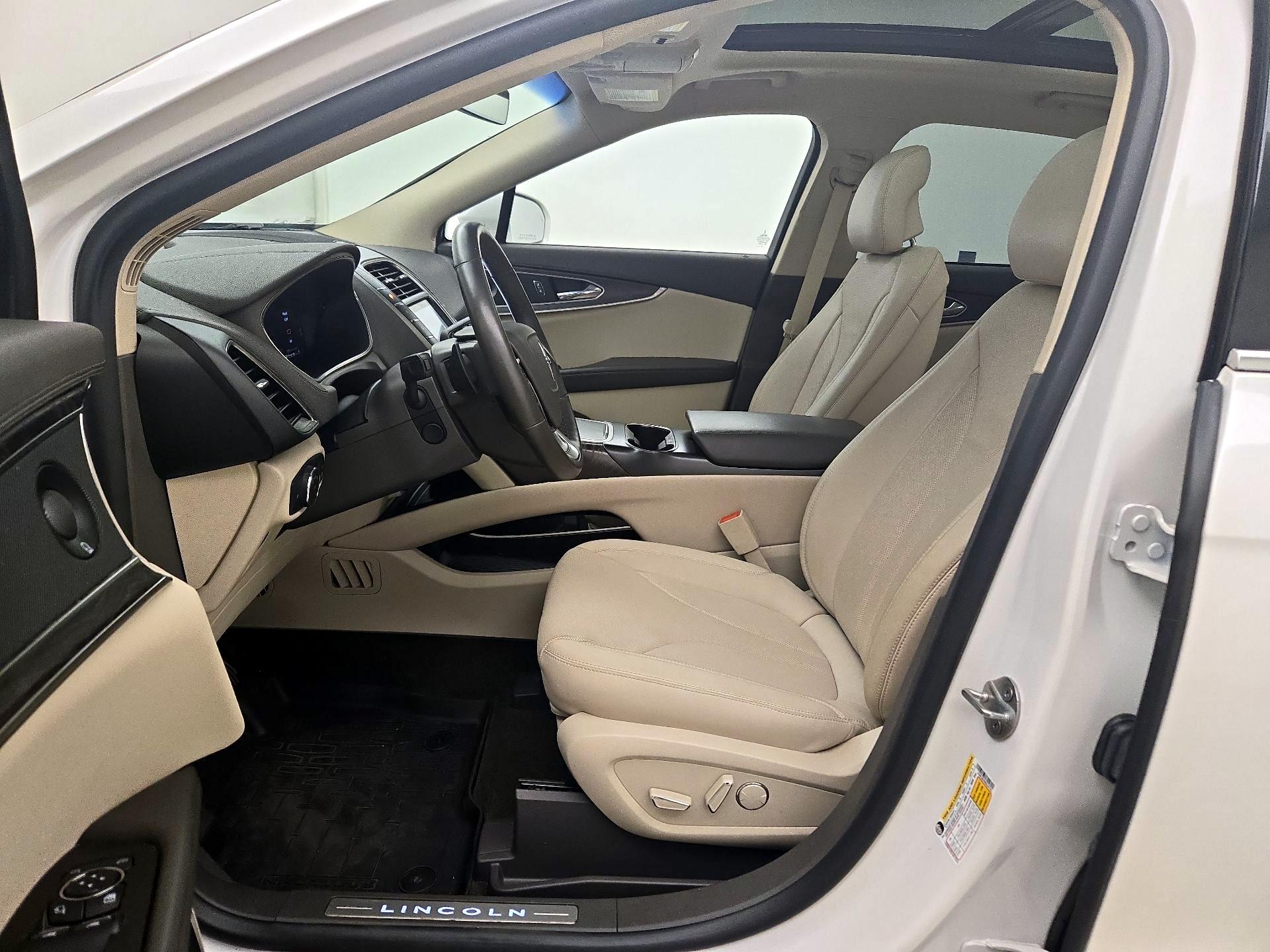 Thumbnail: 2019 Lincoln Nautilus - 11