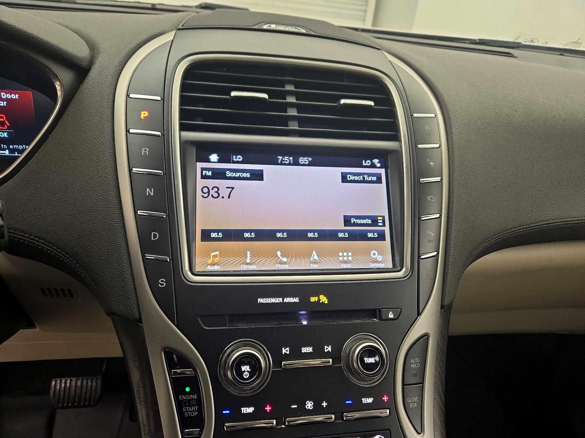 Thumbnail: 2019 Lincoln Nautilus - 16