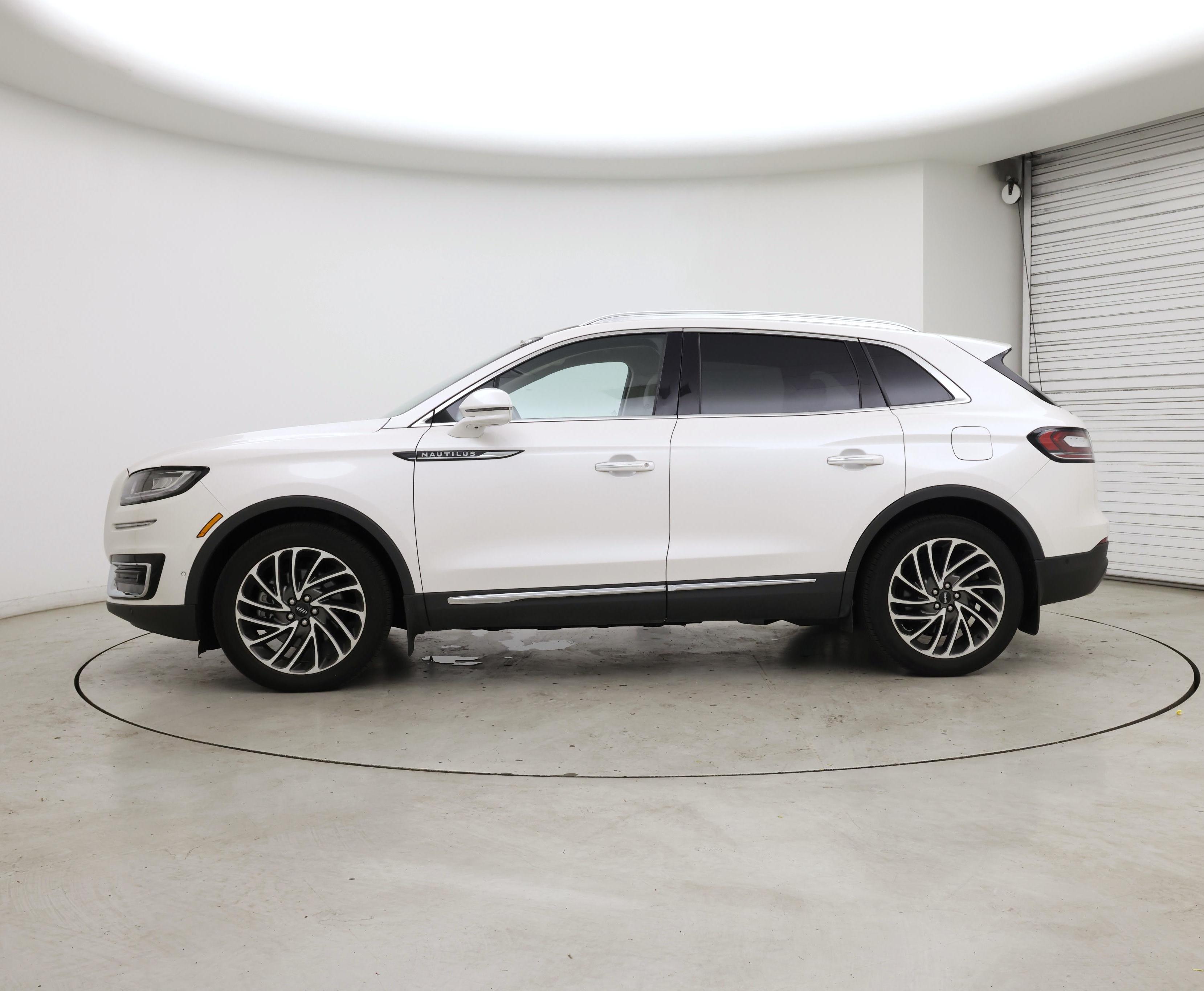 Thumbnail: 2019 Lincoln Nautilus - 3