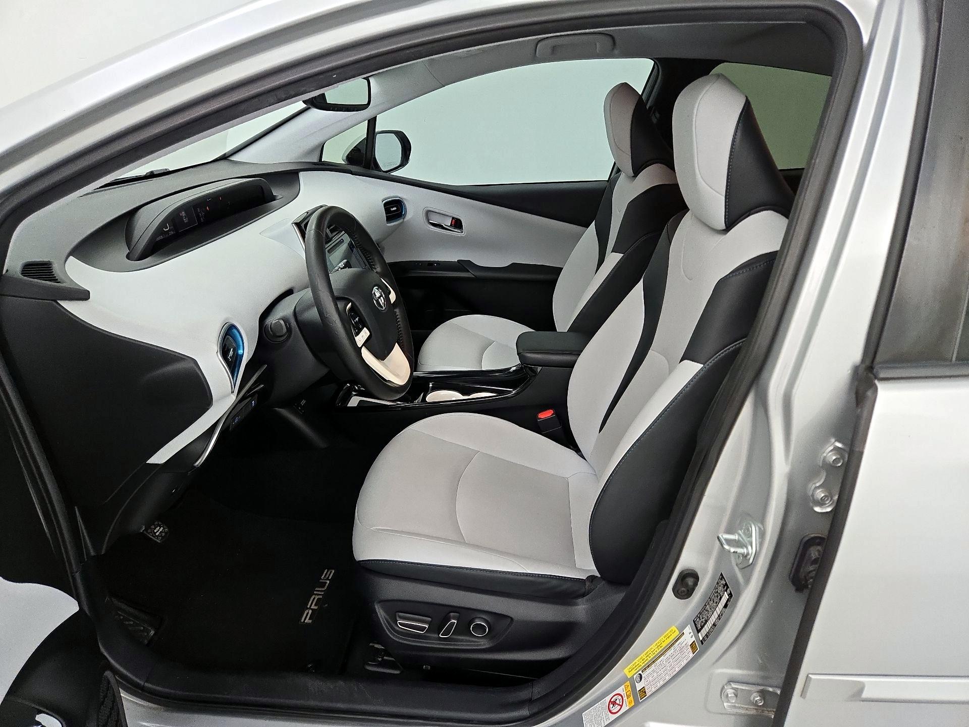 Thumbnail: 2016 Toyota Prius - 11