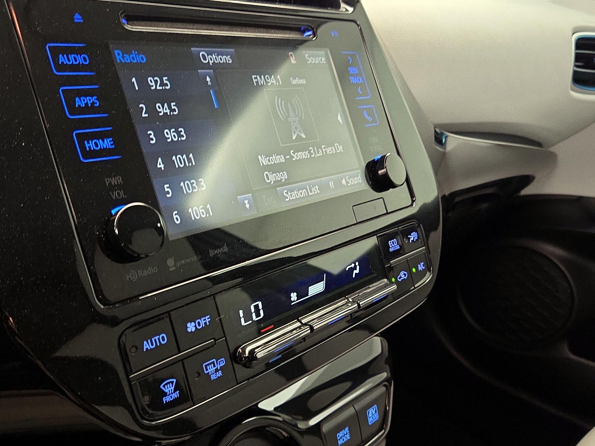 Thumbnail: 2016 Toyota Prius - 16