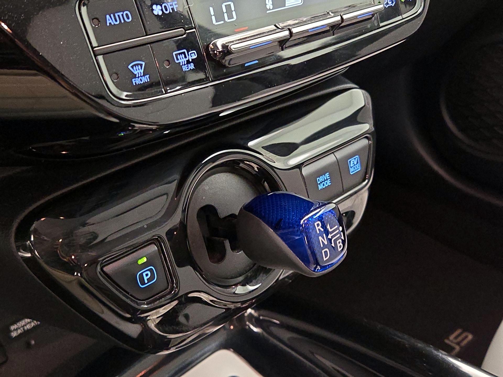 Thumbnail: 2016 Toyota Prius - 17