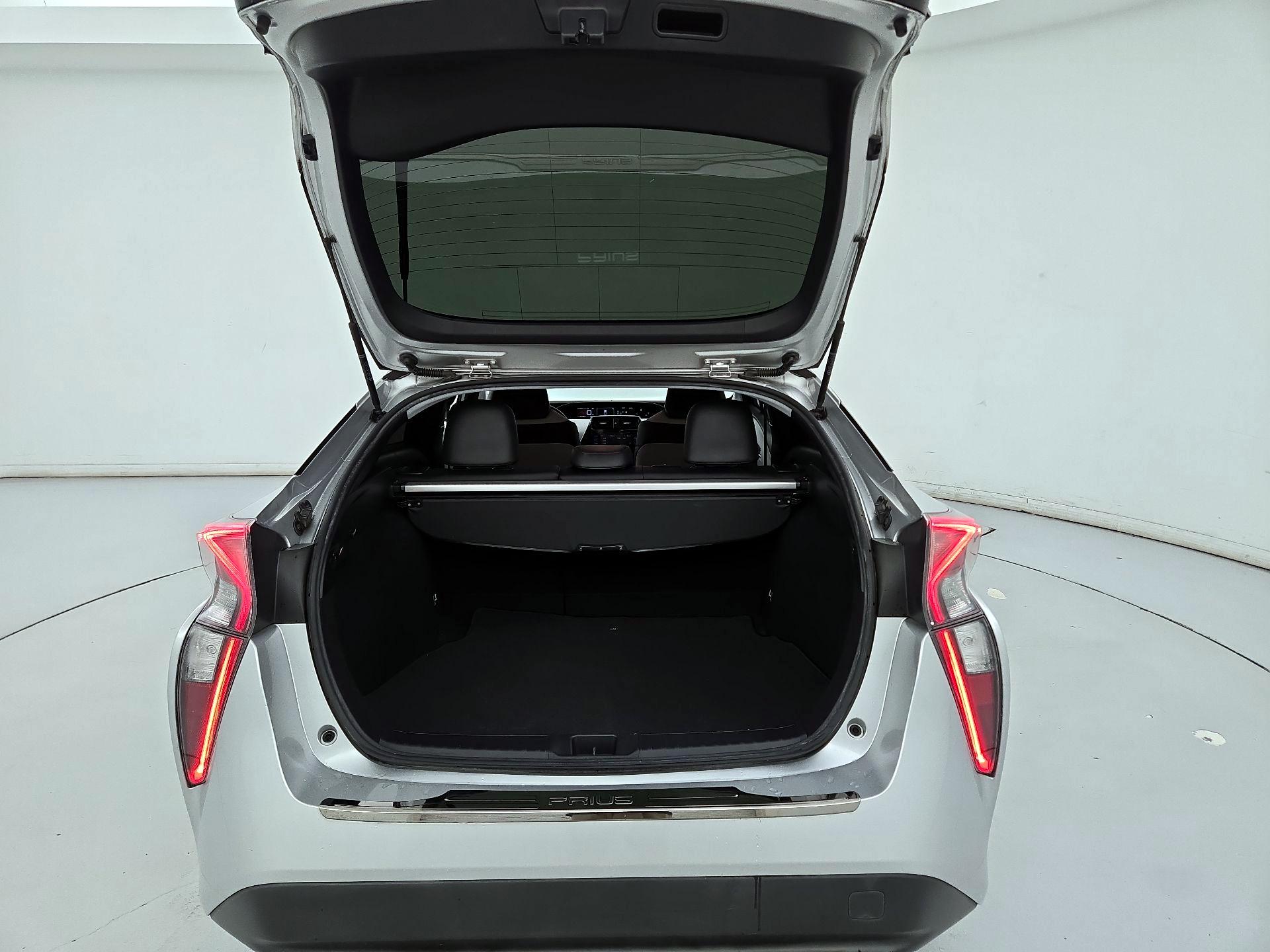 Thumbnail: 2016 Toyota Prius - 20