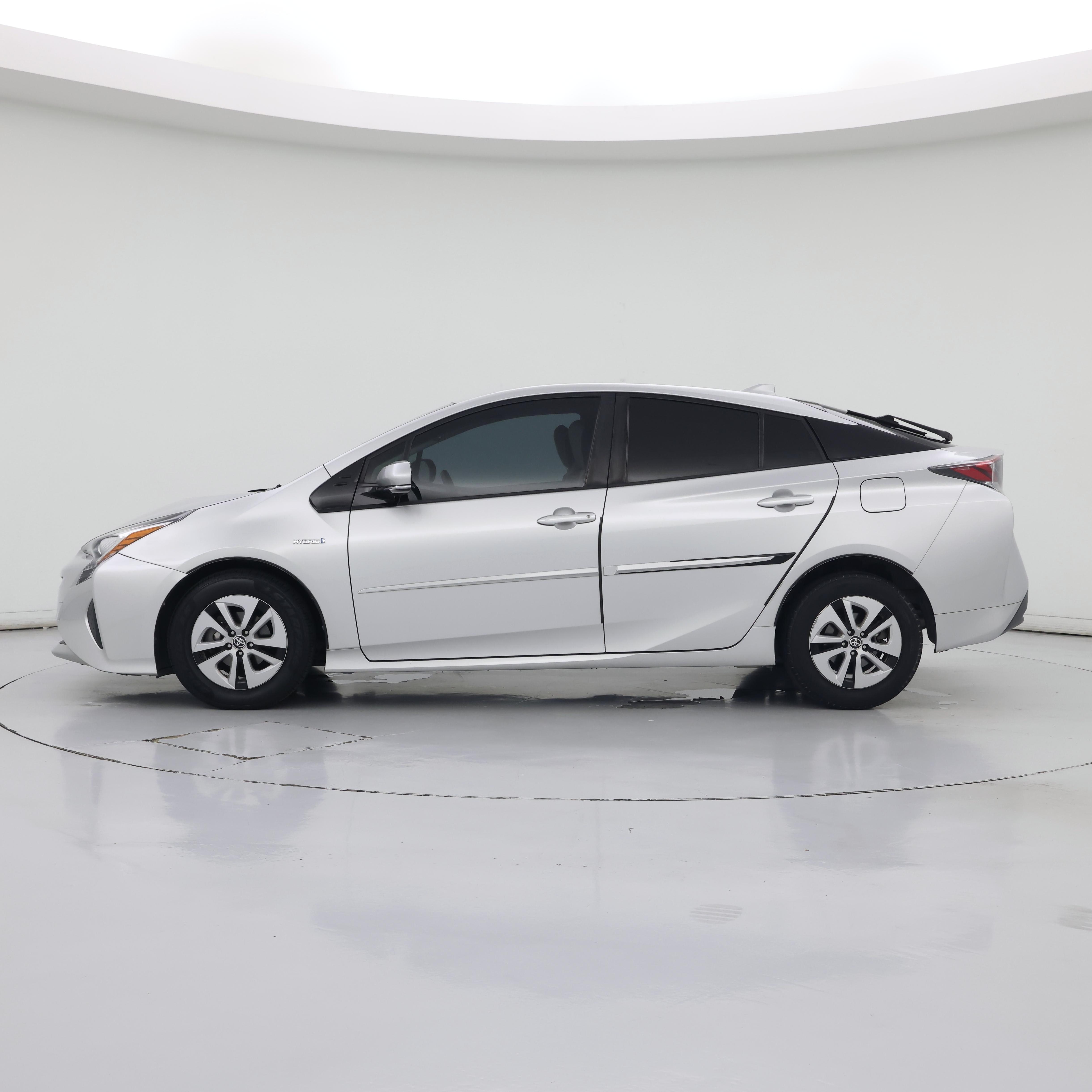 Thumbnail: 2016 Toyota Prius - 3