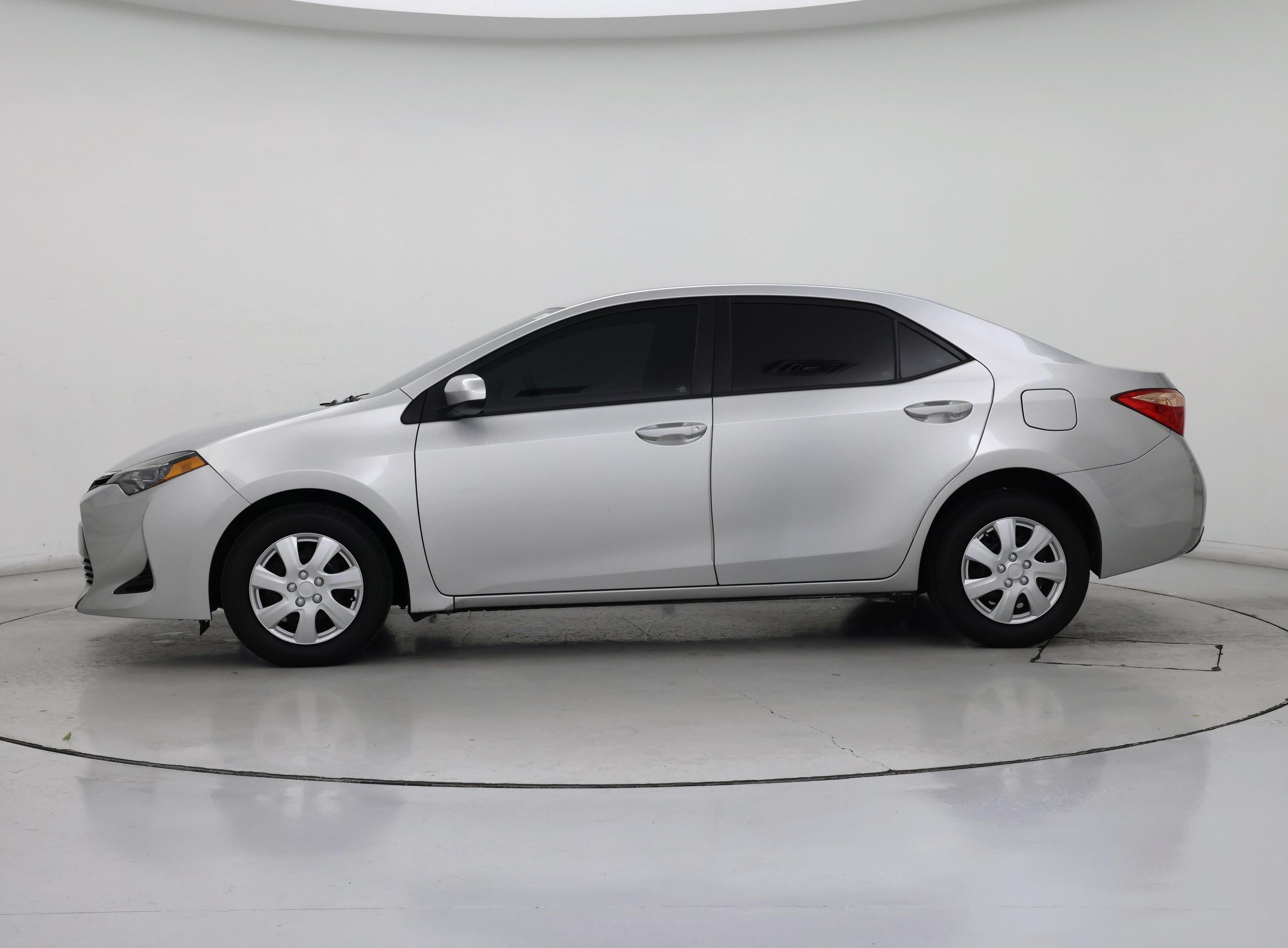 Thumbnail: 2018 Toyota Corolla - 3
