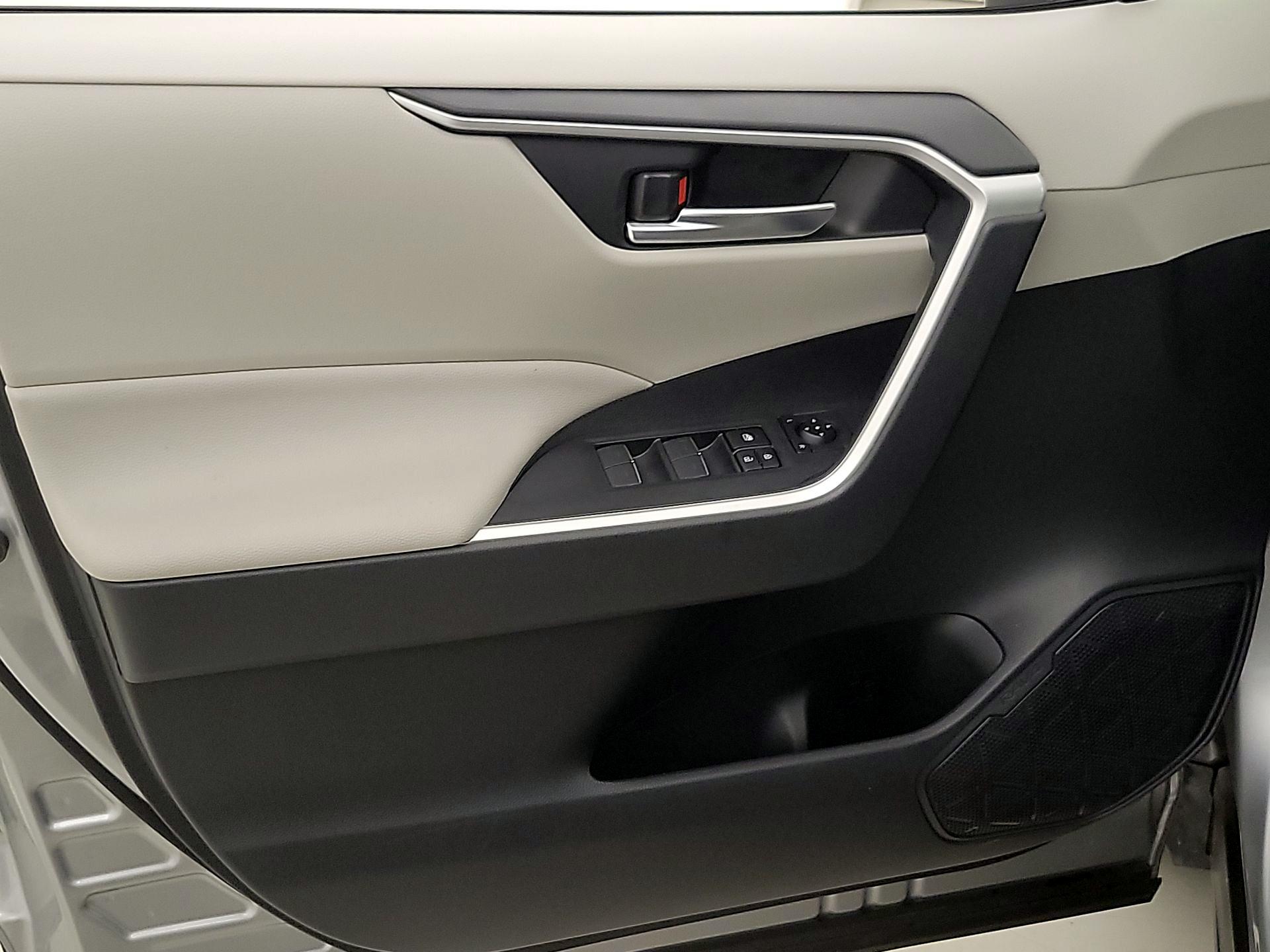 Thumbnail: 2025 Toyota RAV4 - 12