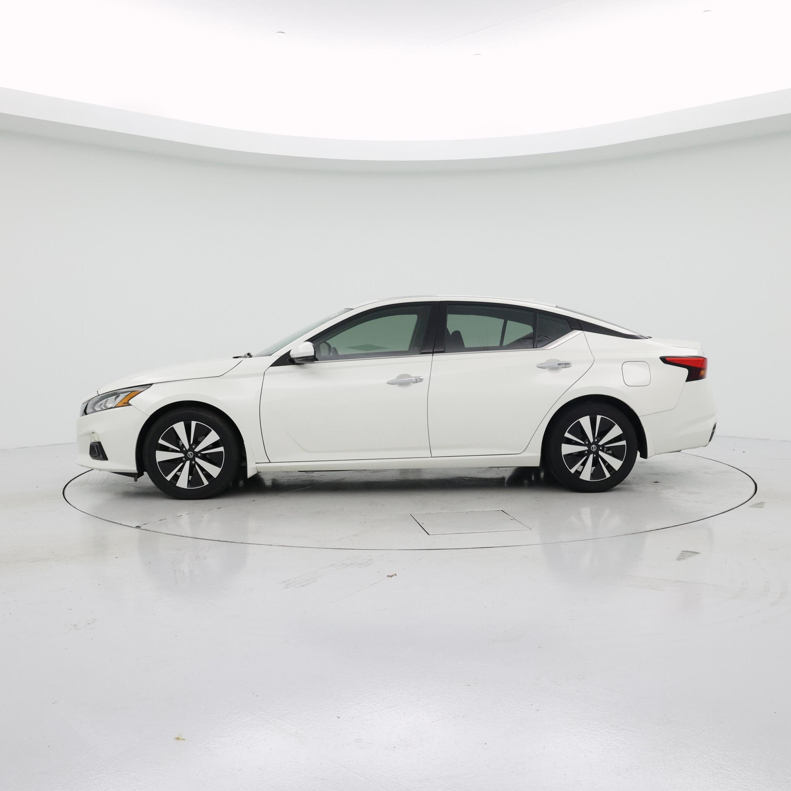 Thumbnail: 2019 Nissan Altima - 3