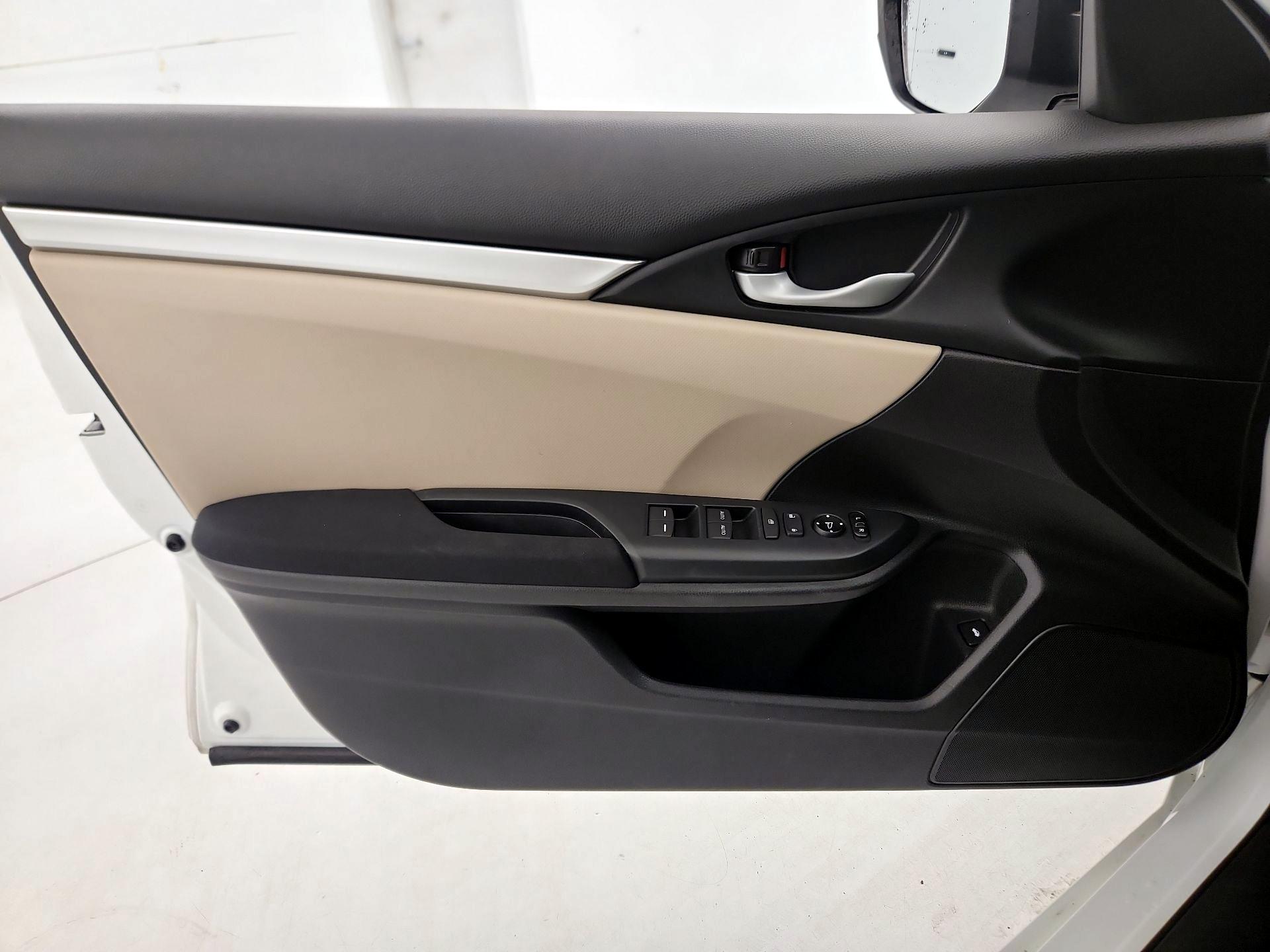 Thumbnail: 2016 Honda Civic - 12