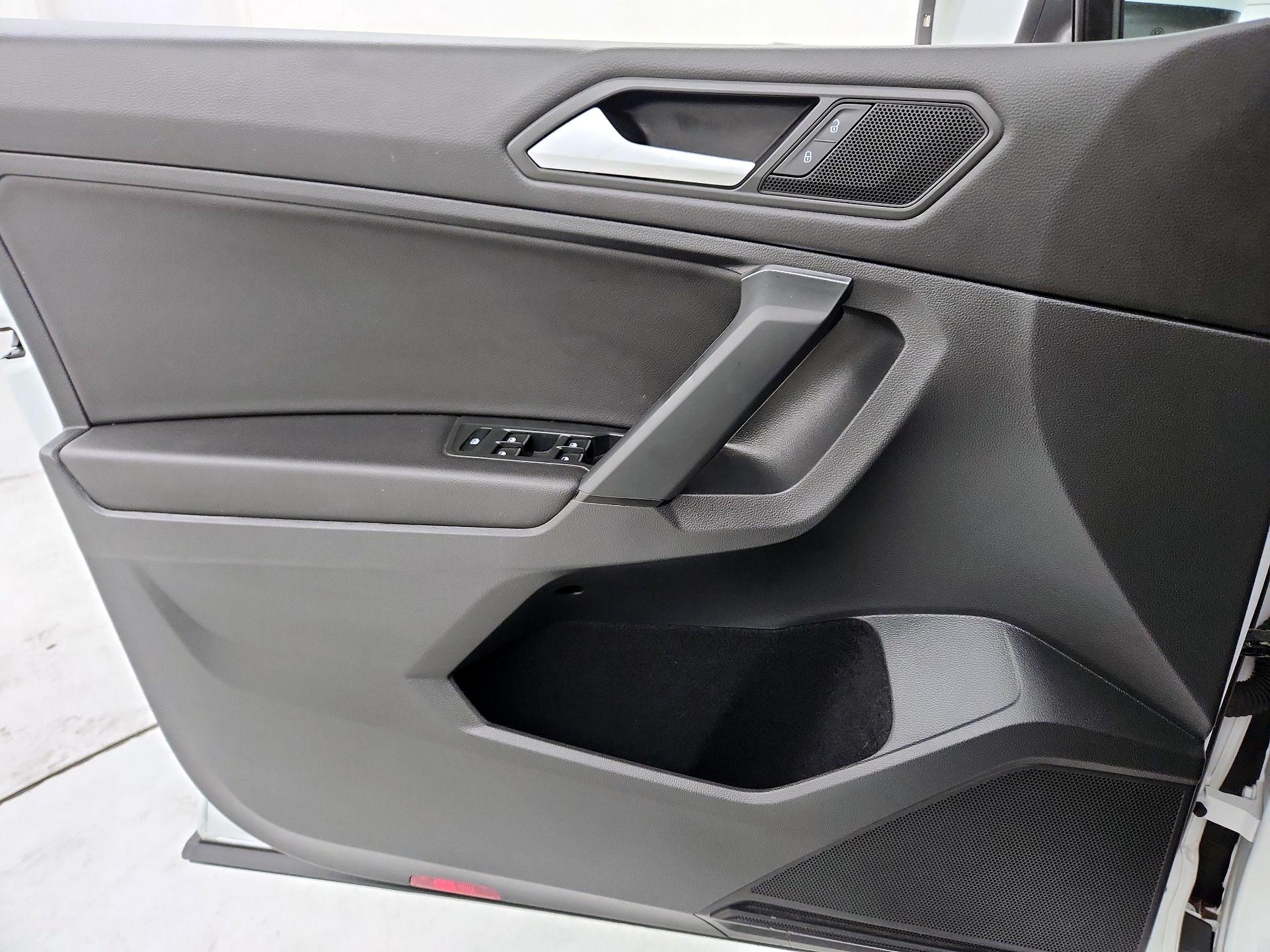 Thumbnail: 2019 Volkswagen Tiguan - 12