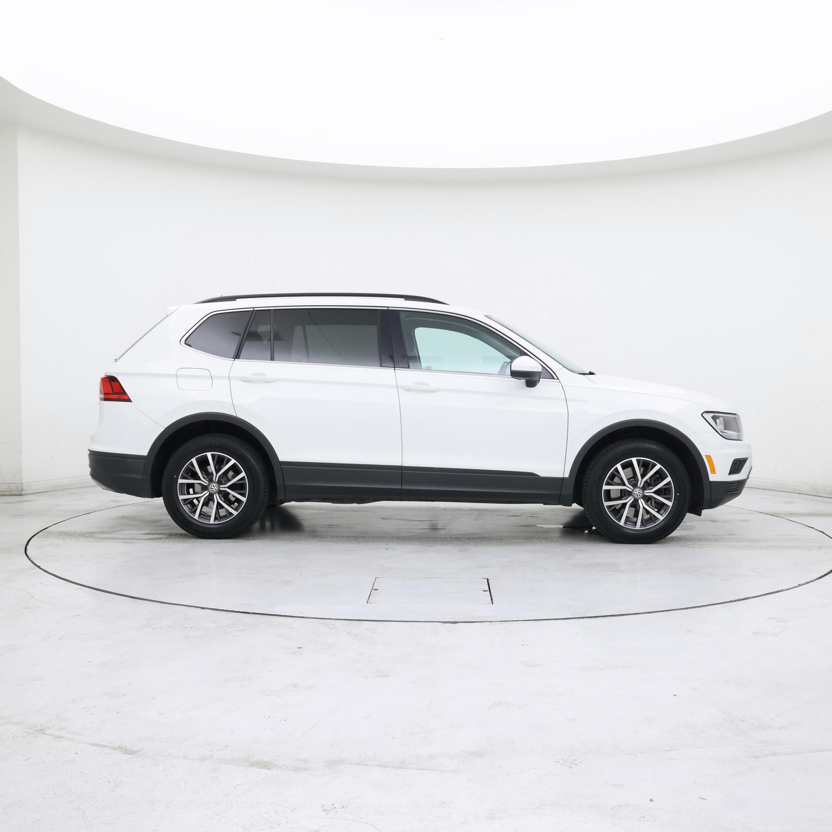 Thumbnail: 2019 Volkswagen Tiguan - 7