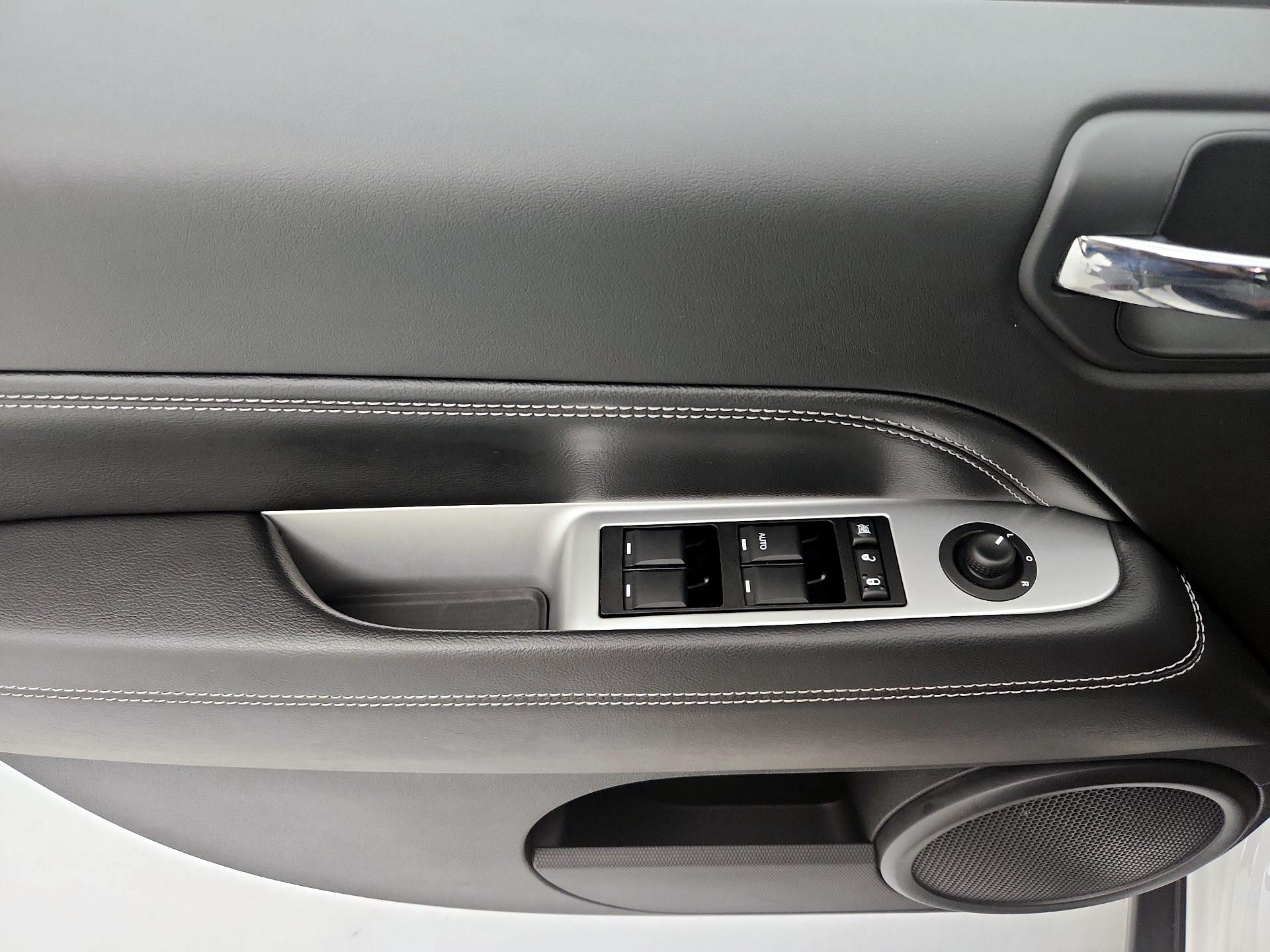 Thumbnail: 2014 Jeep Compass - 12