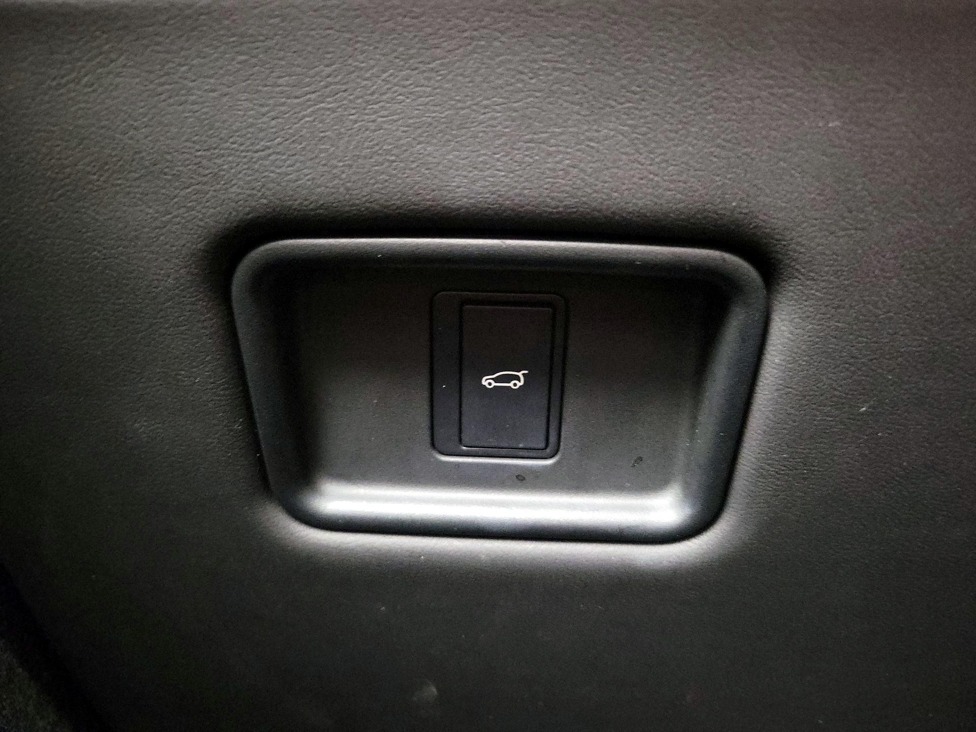 Thumbnail: 2023 Land Rover Range Rover Sport - 13