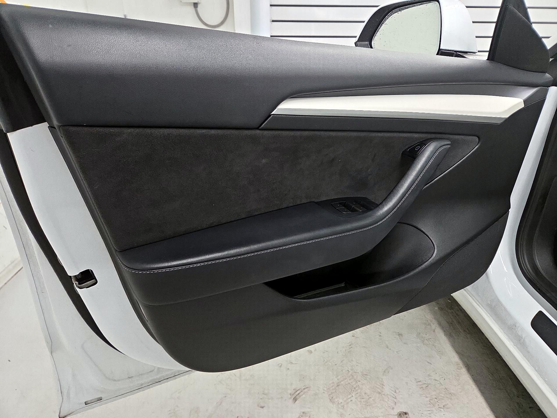Thumbnail: 2023 Tesla Model 3 - 10