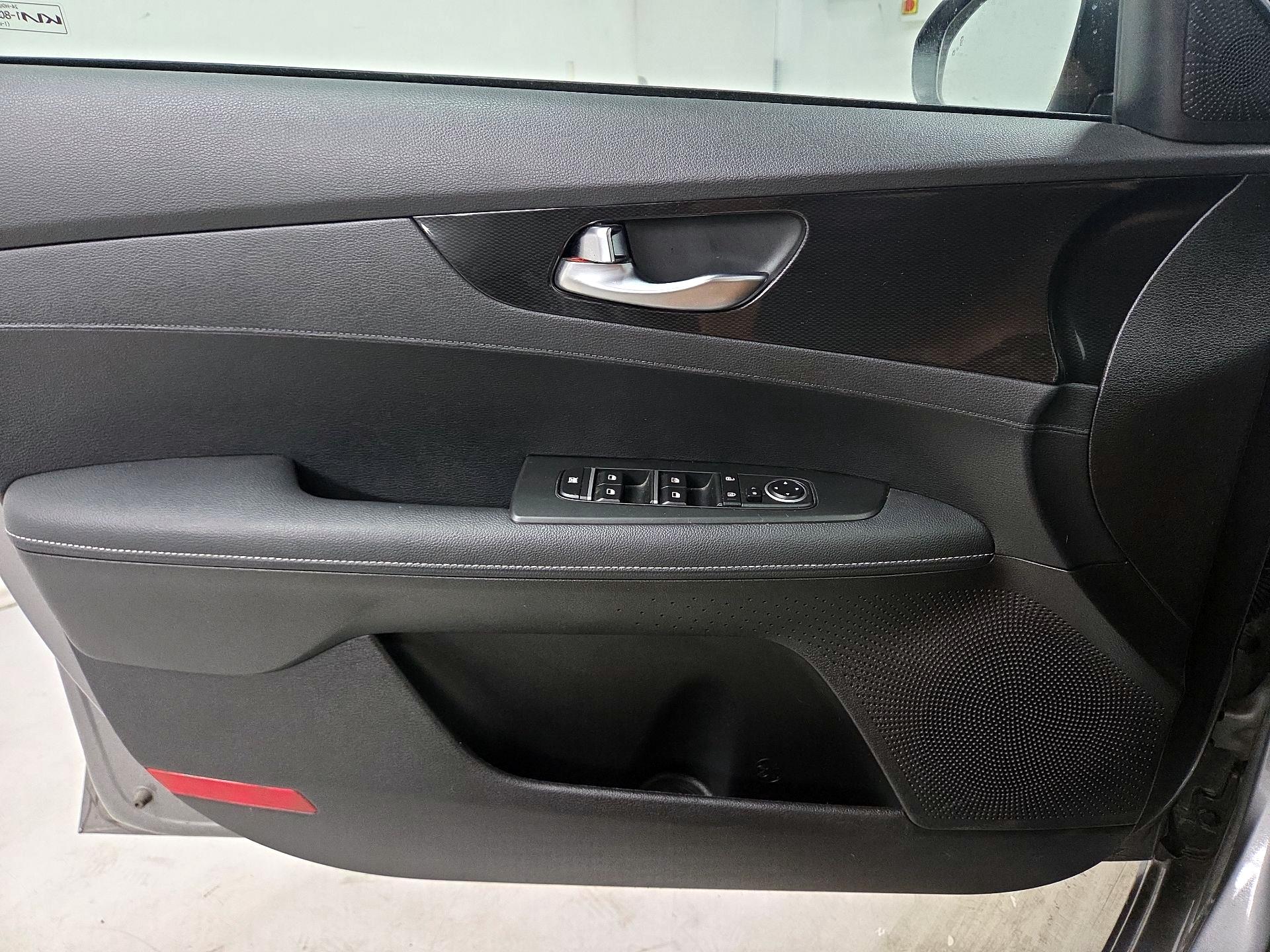 Thumbnail: 2023 Kia Forte - 10