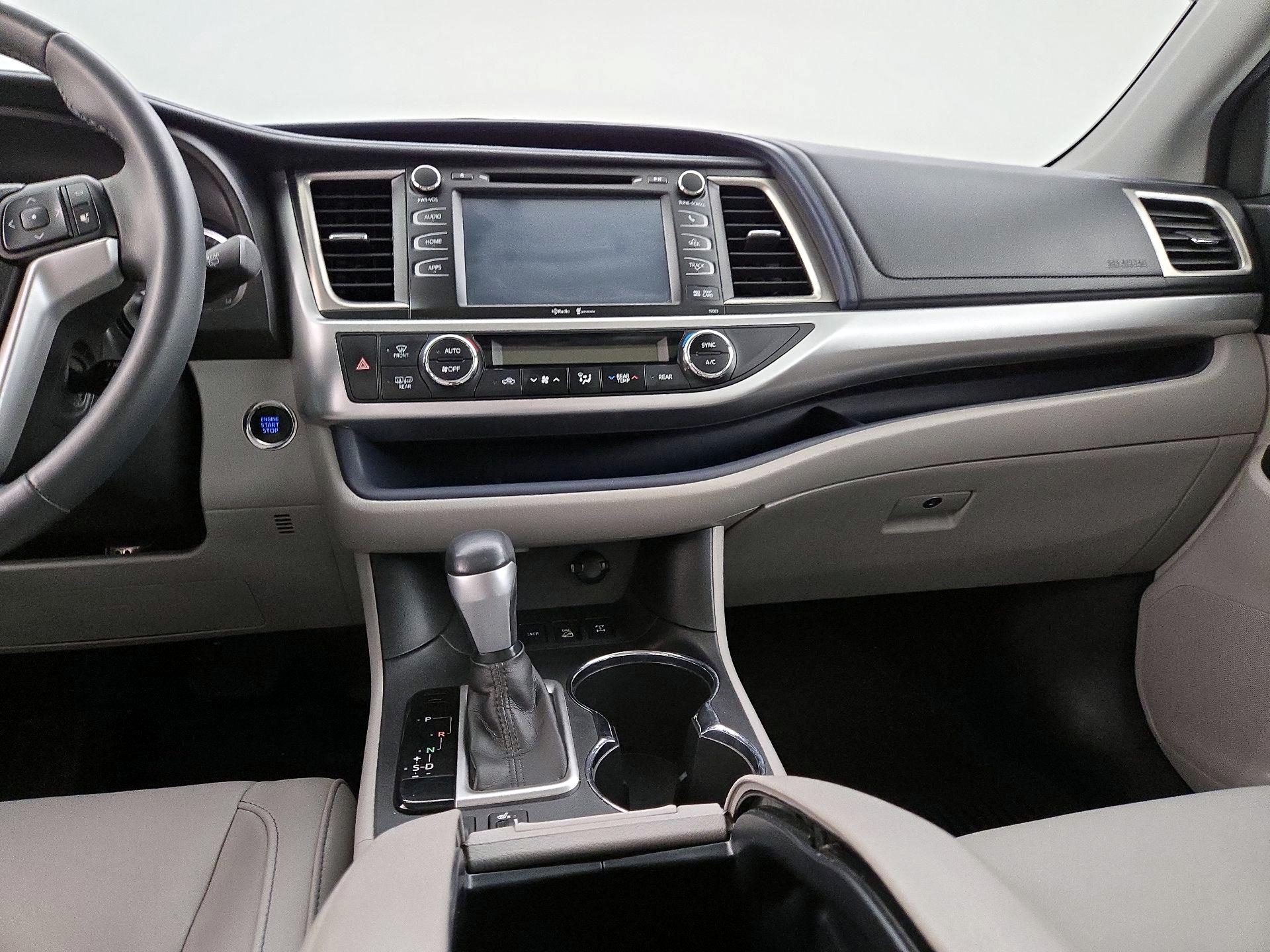 Thumbnail: 2015 Toyota Highlander - 9