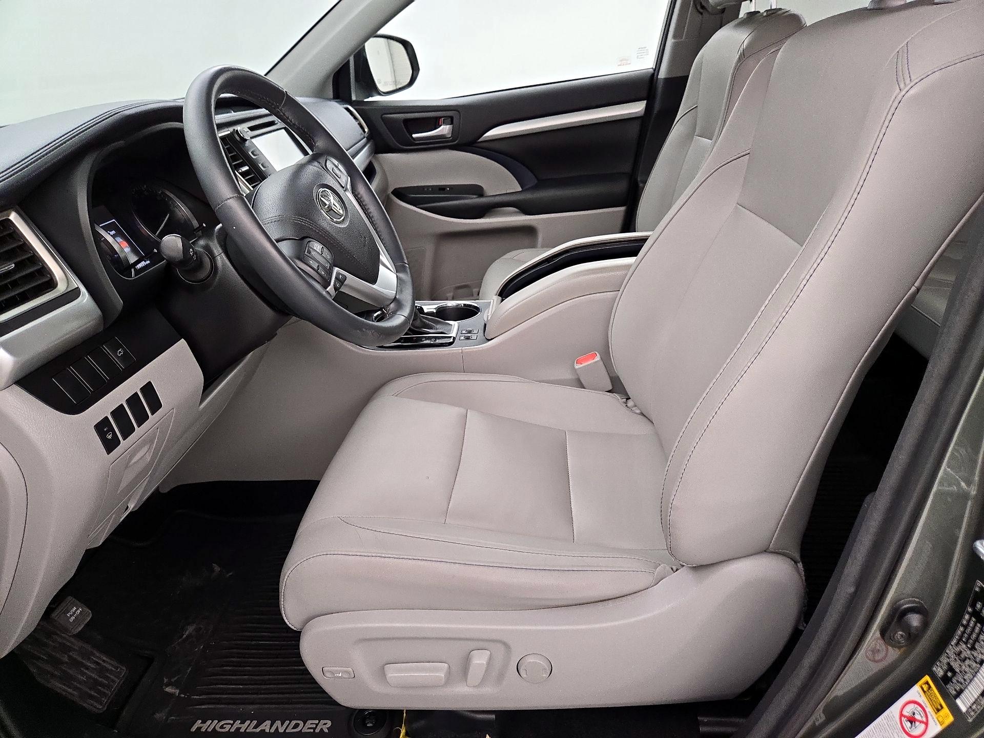 Thumbnail: 2015 Toyota Highlander - 11