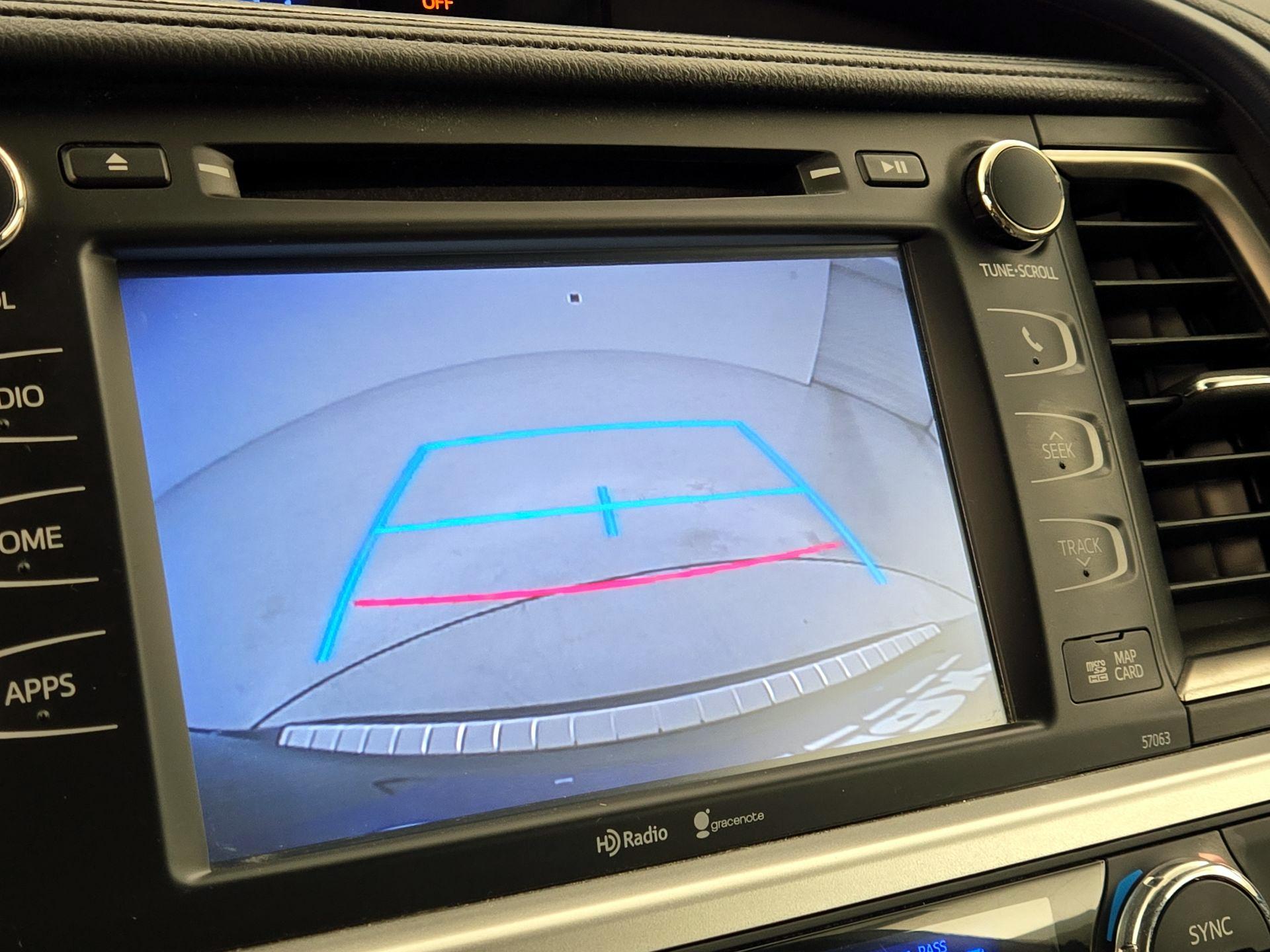 Thumbnail: 2015 Toyota Highlander - 15