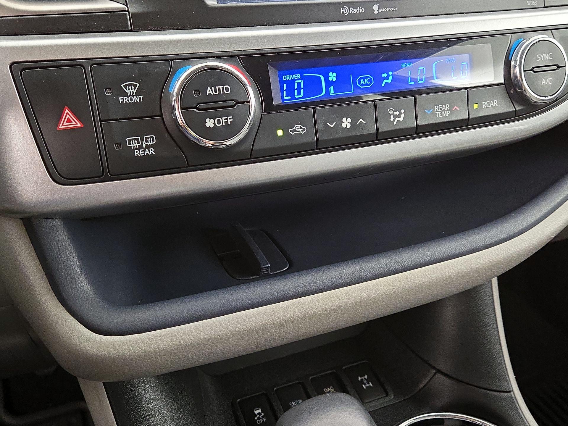 Thumbnail: 2015 Toyota Highlander - 17