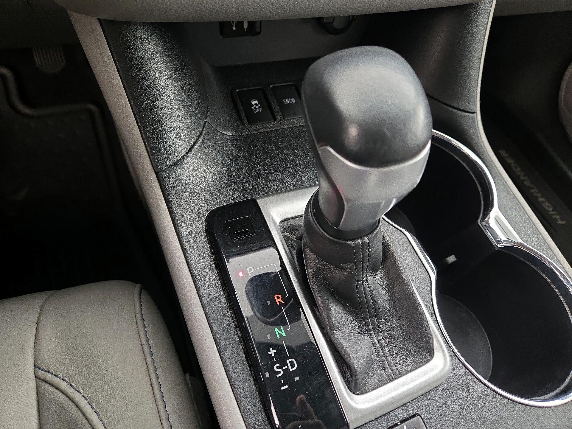 Thumbnail: 2015 Toyota Highlander - 18